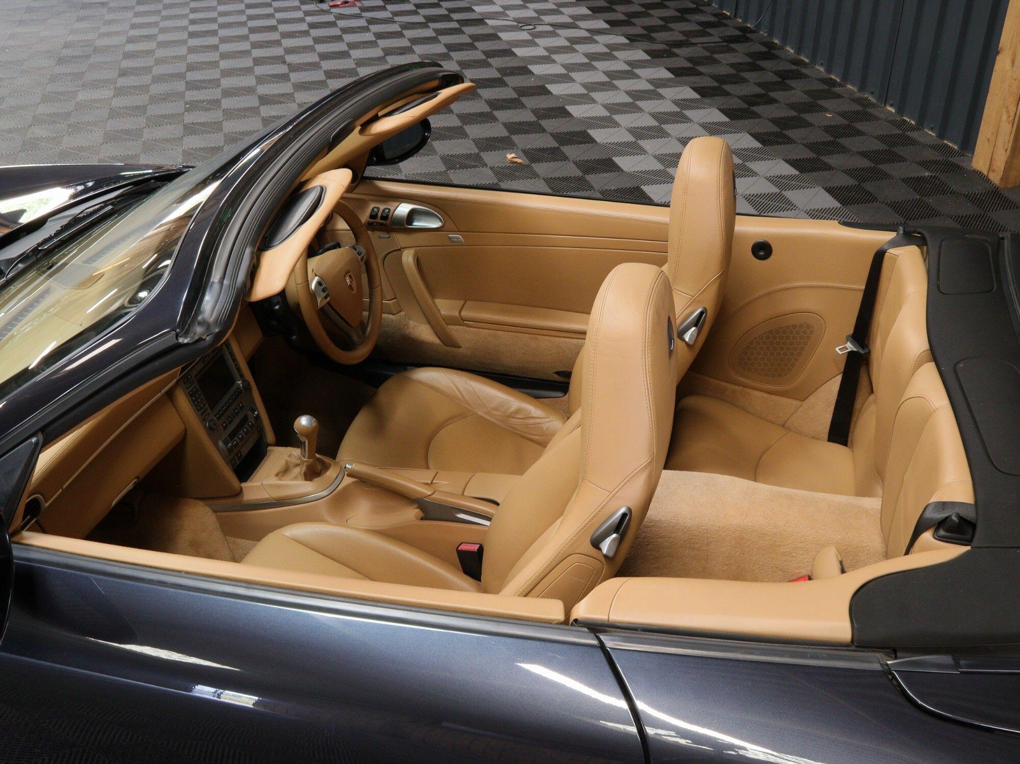 Porsche 911 view 12