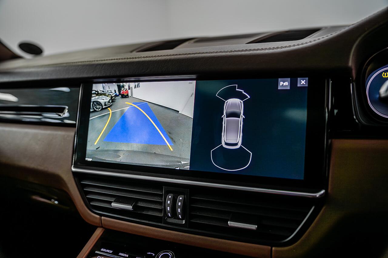 Porsche Cayenne view 14