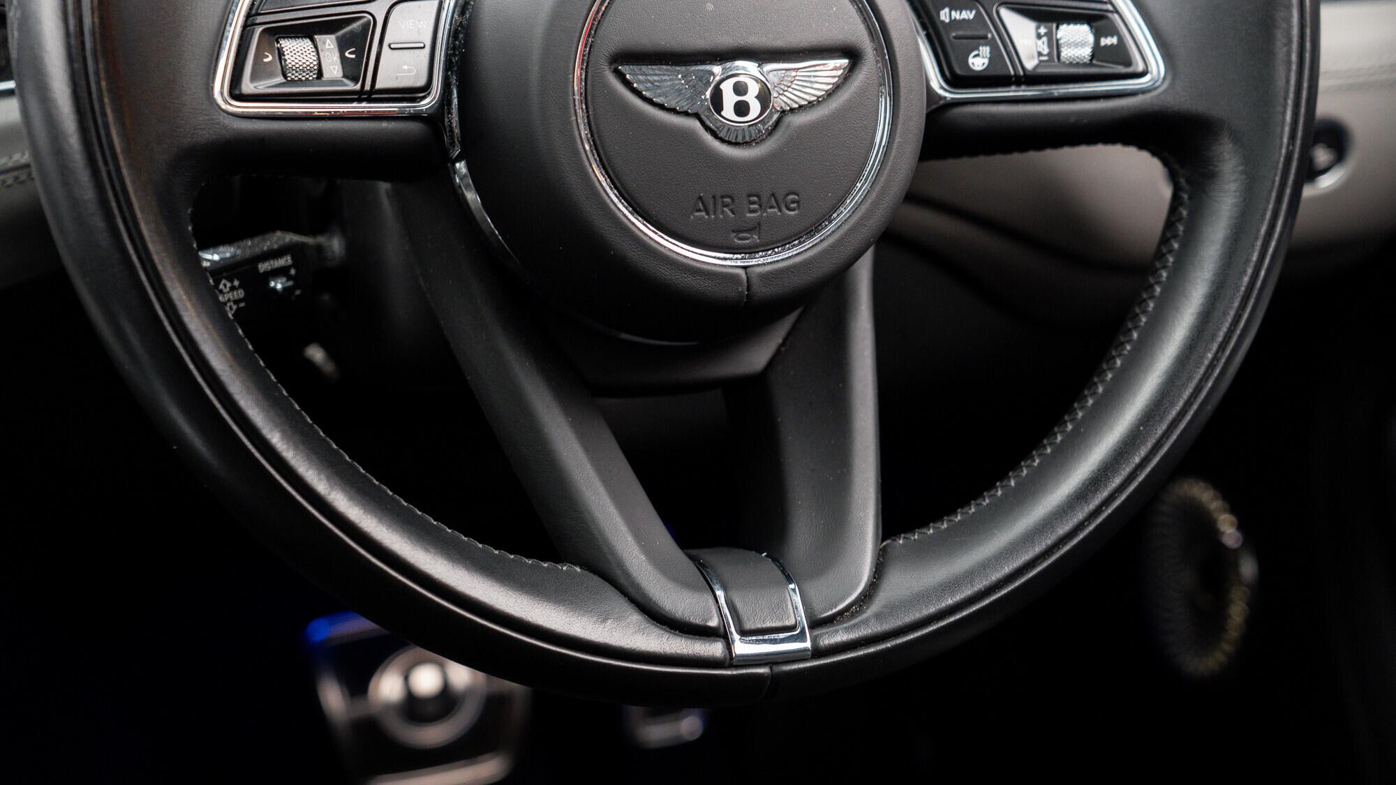 Bentley Bentayga view 36