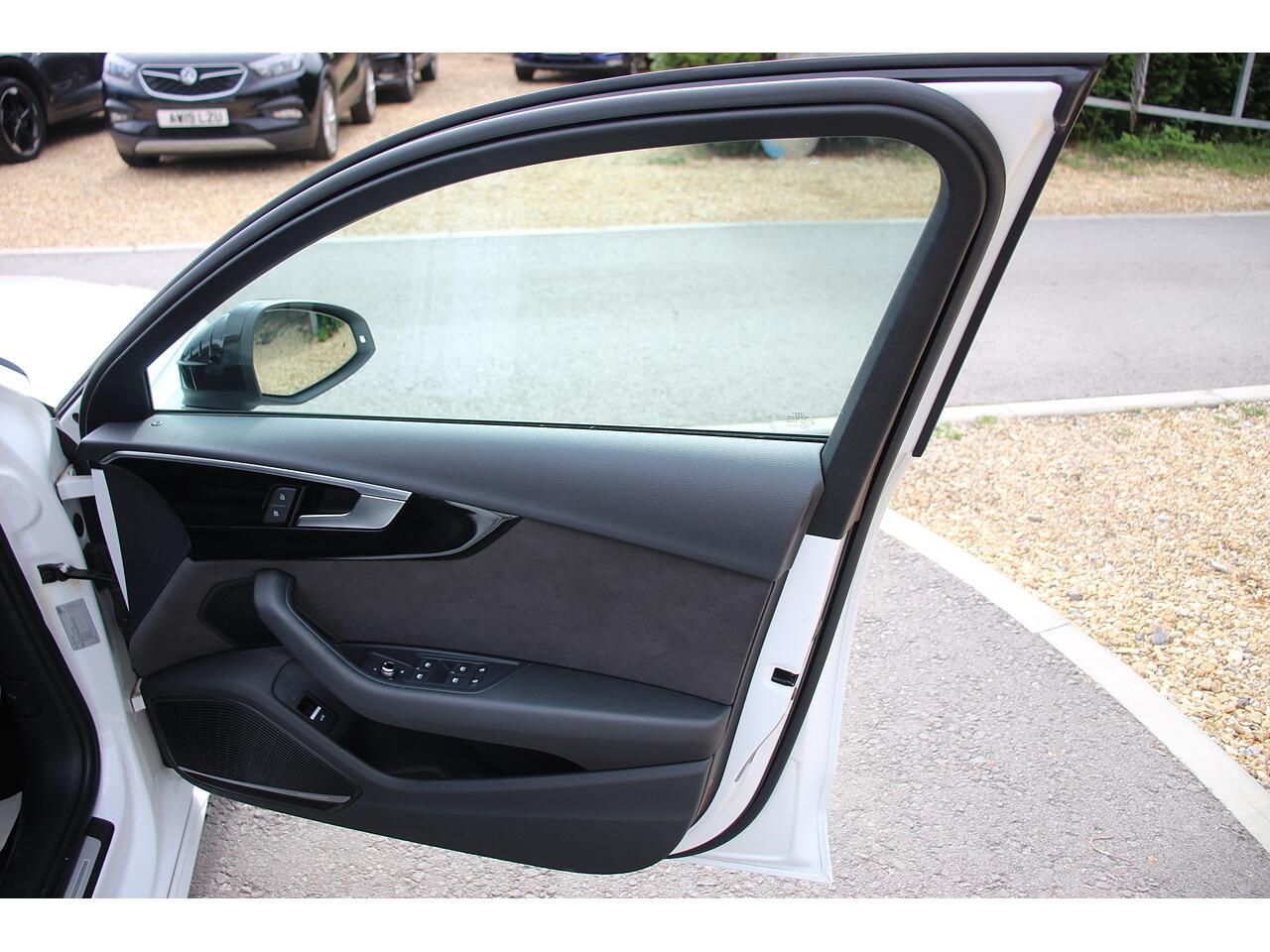 Audi A4 view 41