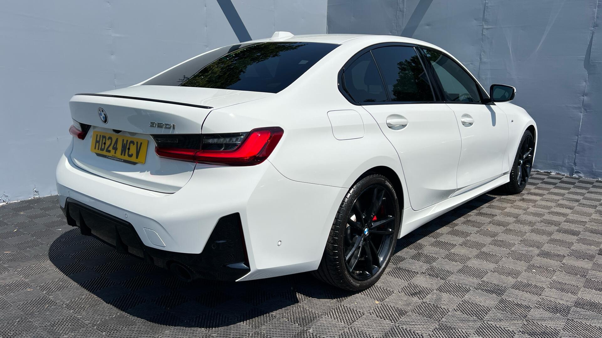 BMW 3 Series view 27
