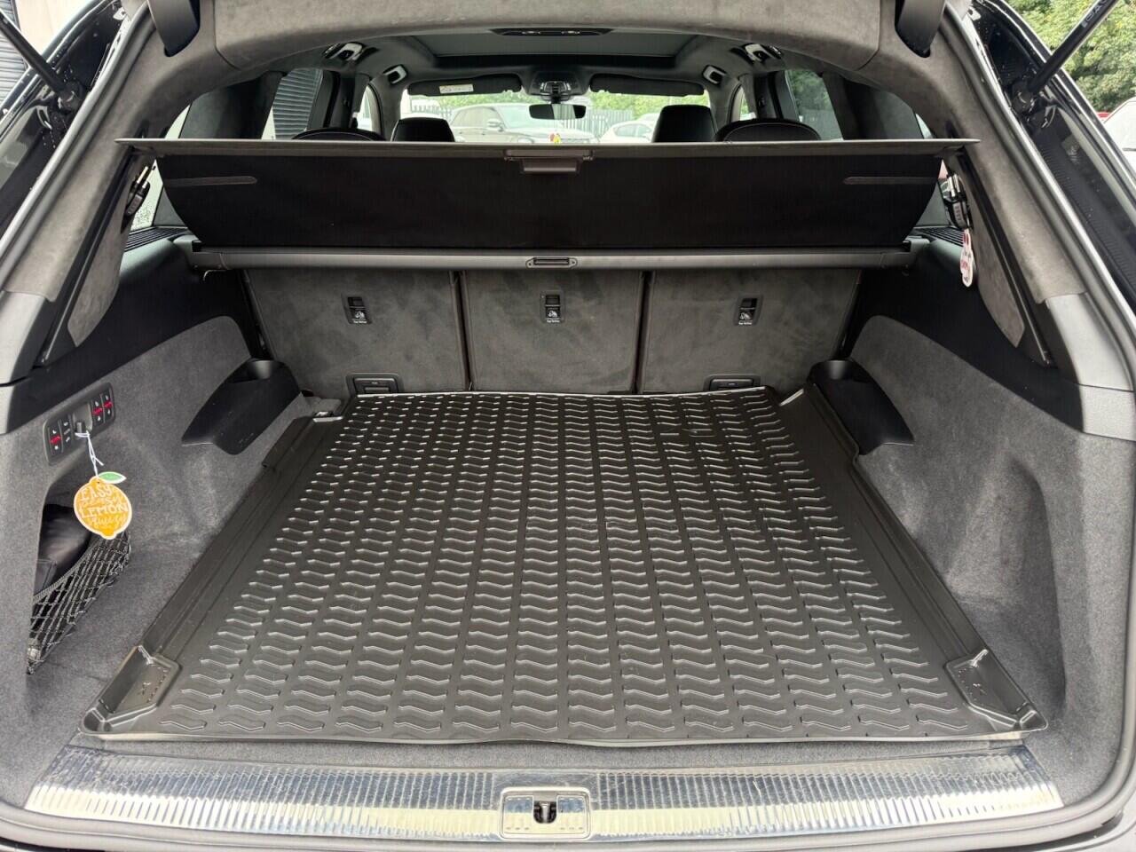 Audi SQ7 view 33