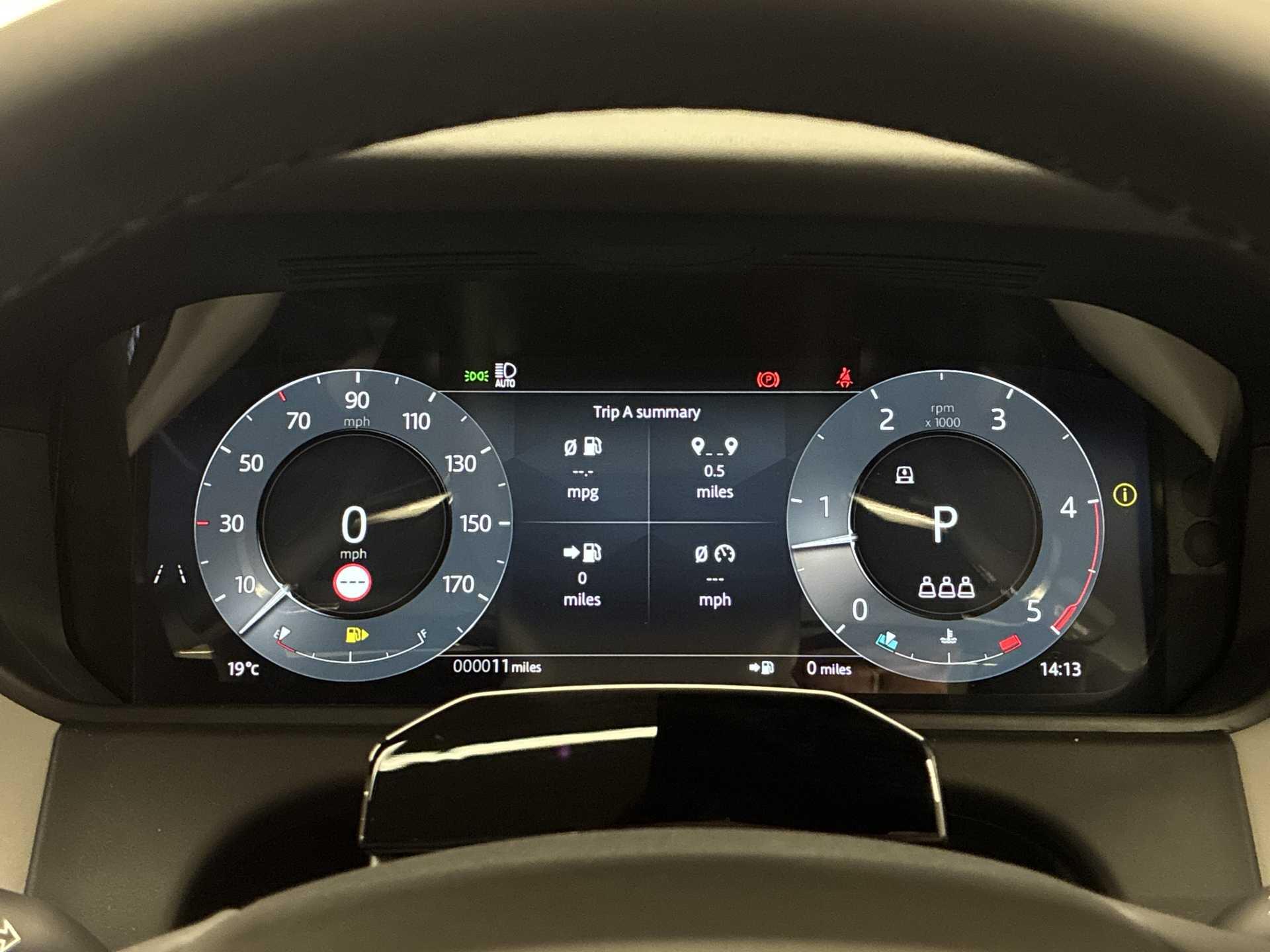 Land Rover Range Rover Velar view 14