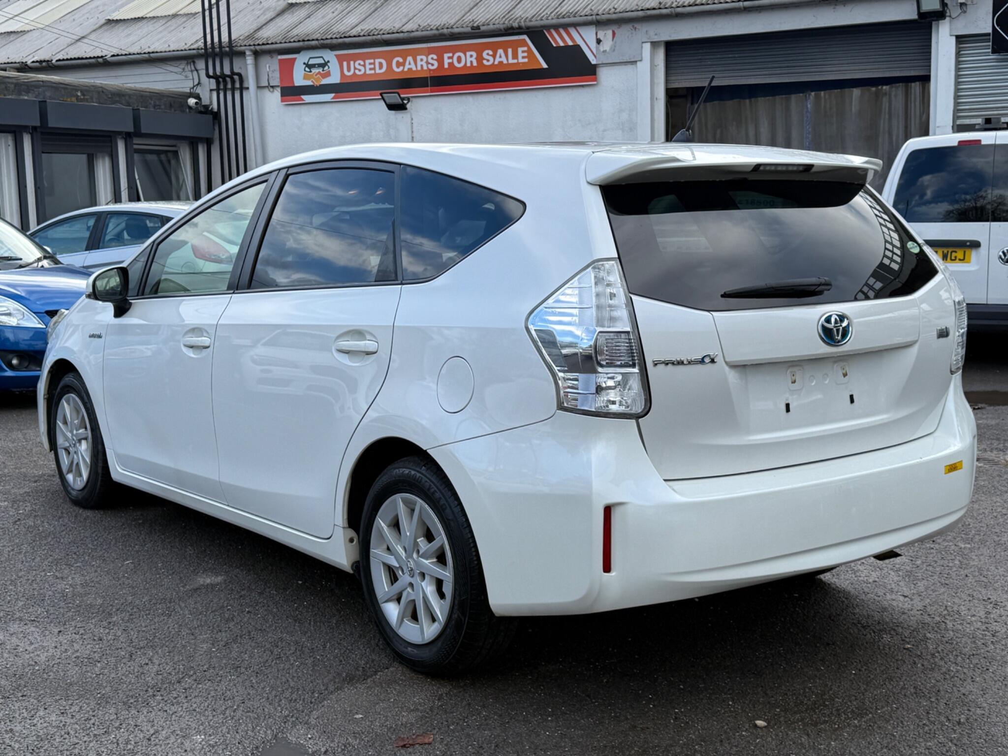 Toyota Prius+ - Image 14