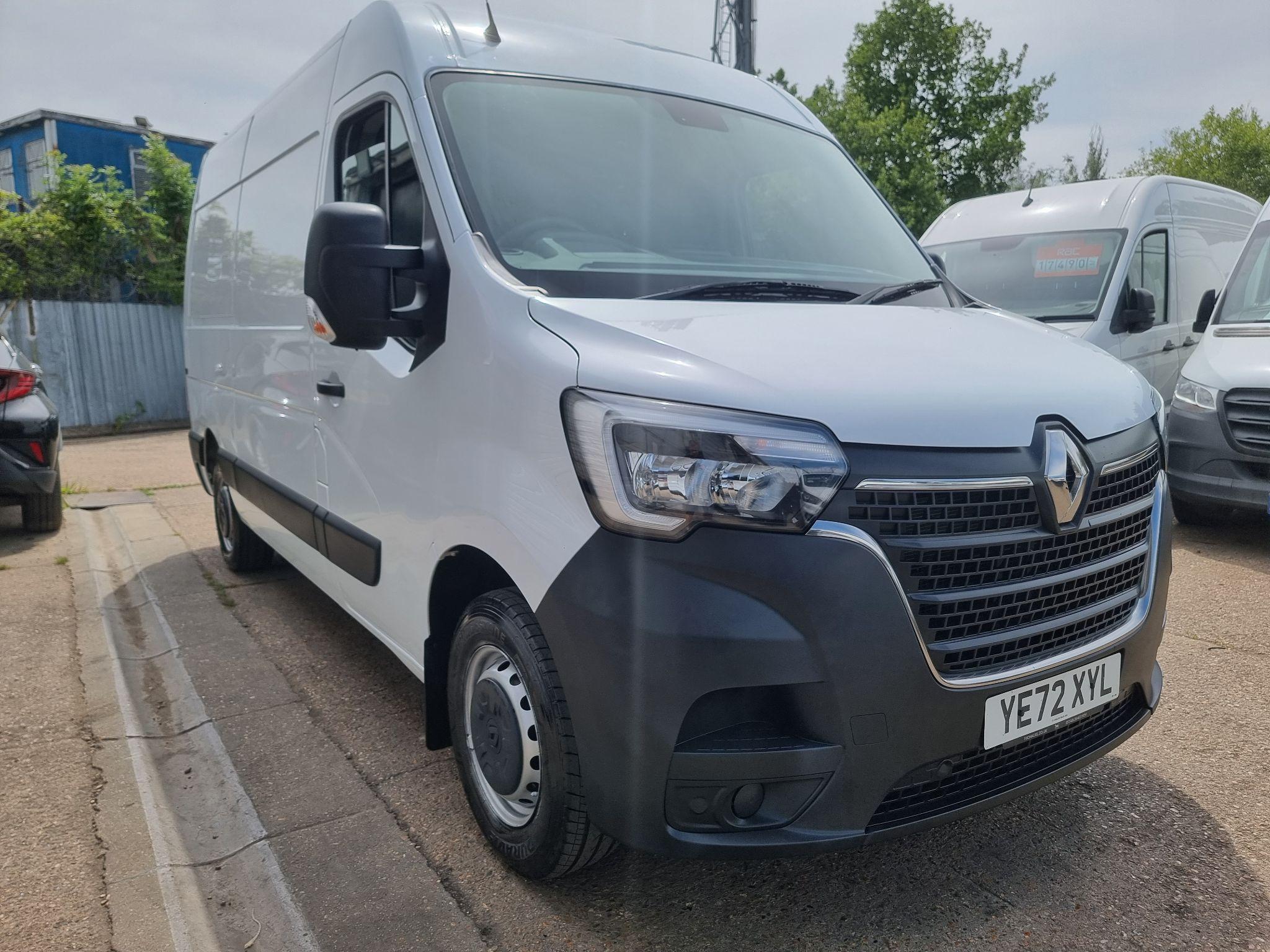 Renault Master 2.3 dCi 35 Business FWD MWB Medium Roof Euro 6 4dr