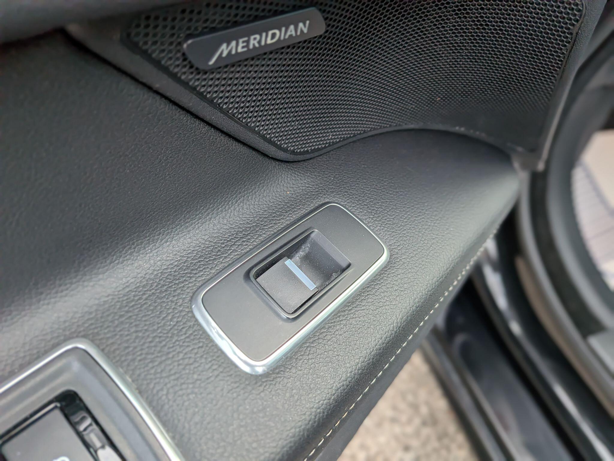 Jaguar XF view 38