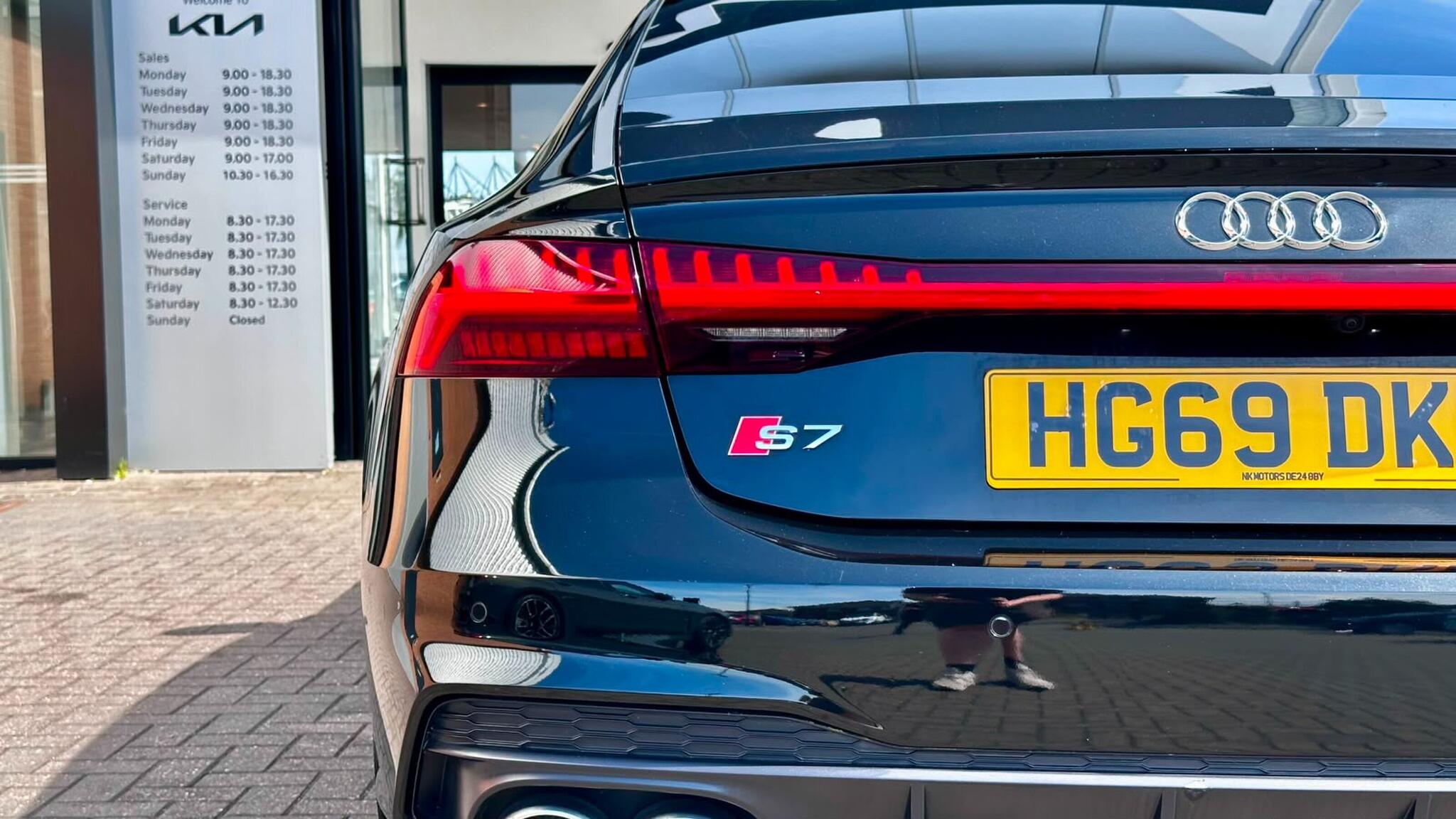 Audi Audi S7 view 14