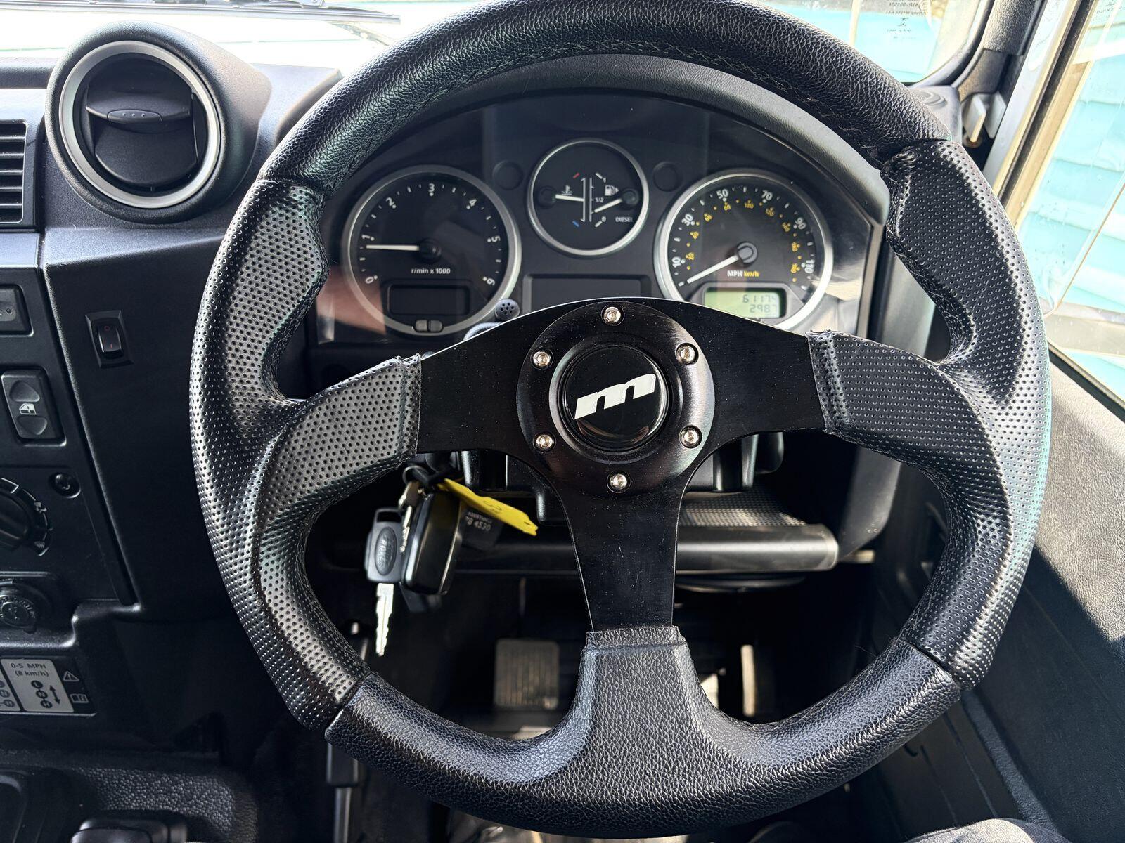 Land Rover Defender view 22
