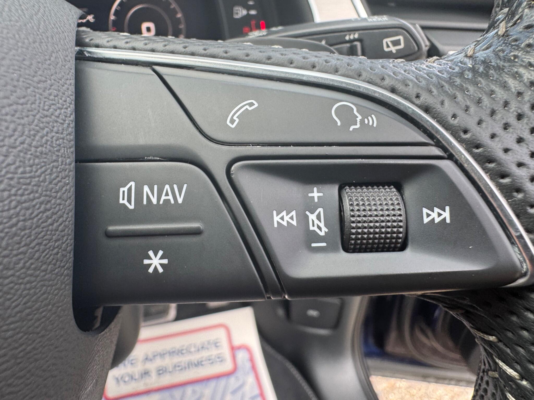 Audi Q7 view 28