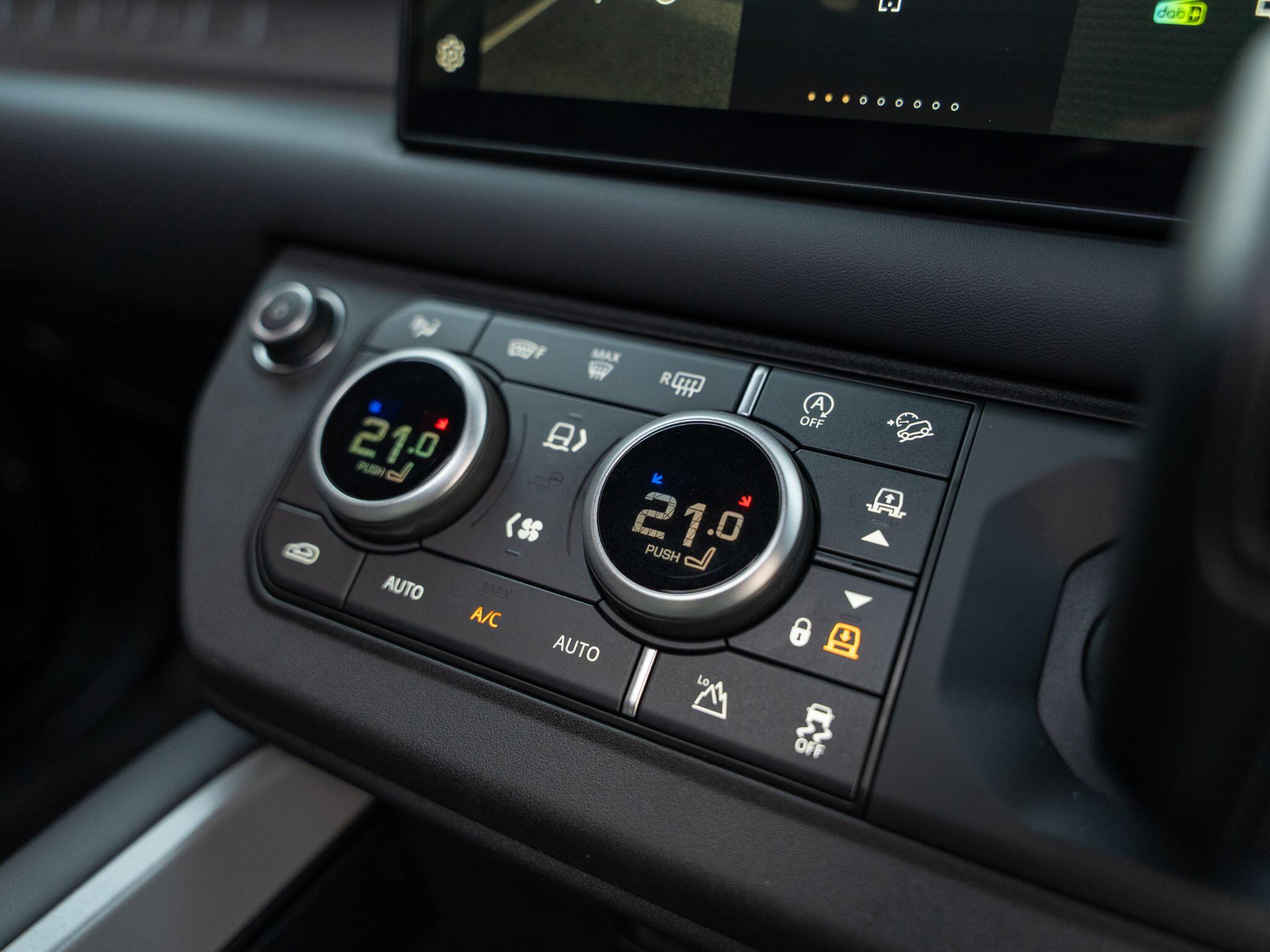 Land Rover Defender 110 view 53