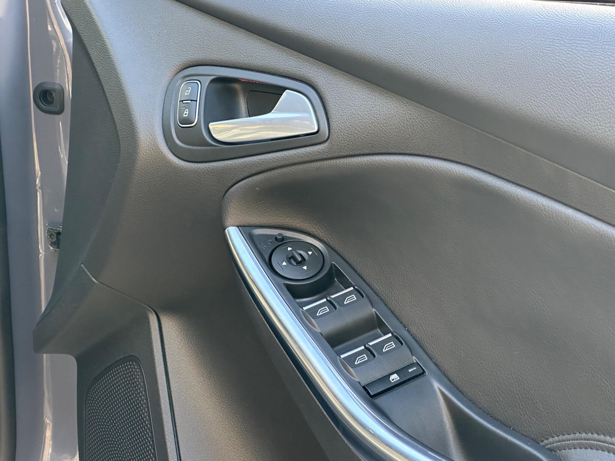 Ford Focus view 22