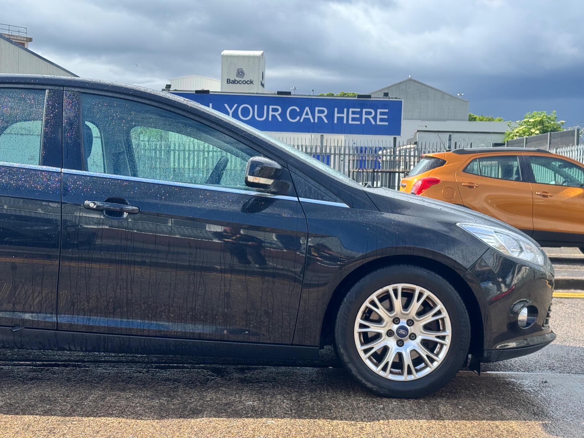 Ford Focus view 15