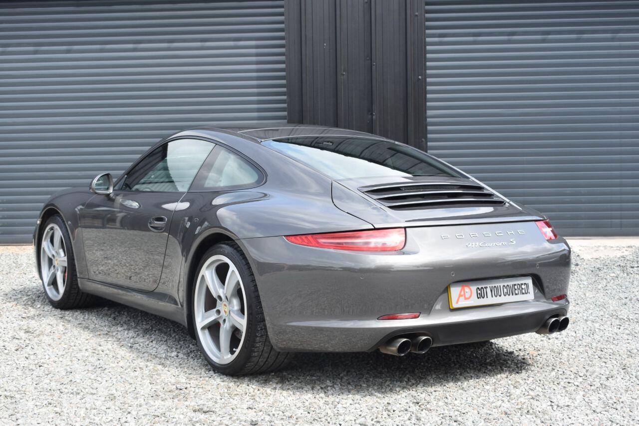 Porsche 911 view 3
