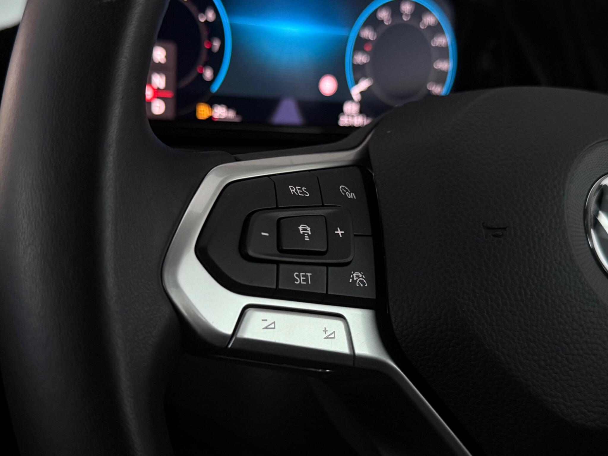 Volkswagen Golf view 14