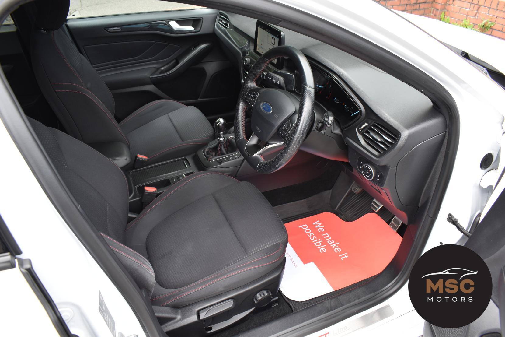 Ford Focus view 31