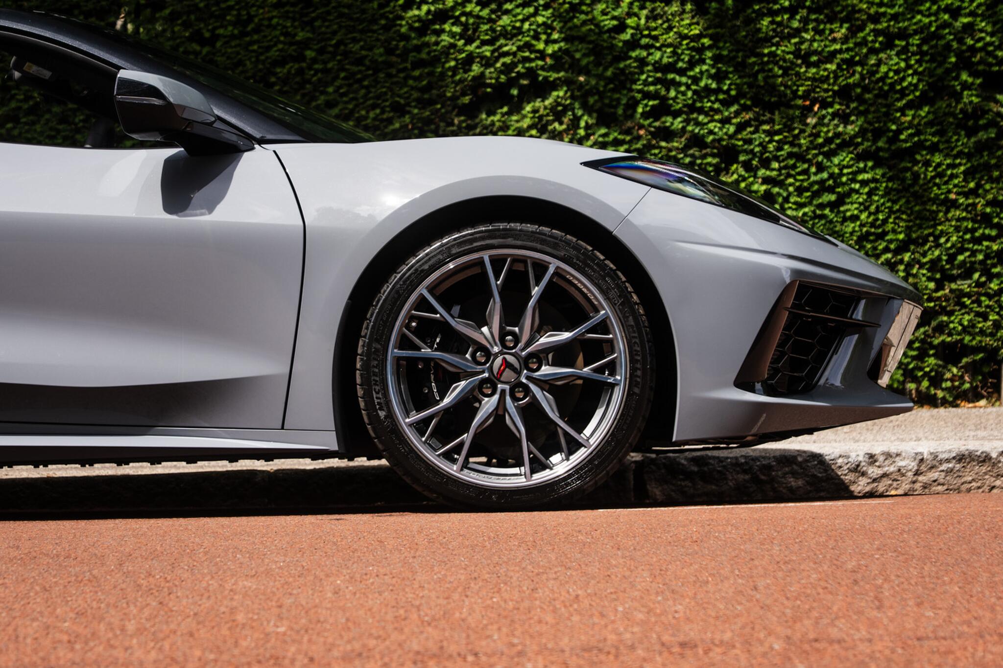 Chevrolet Corvette Stingray view 8