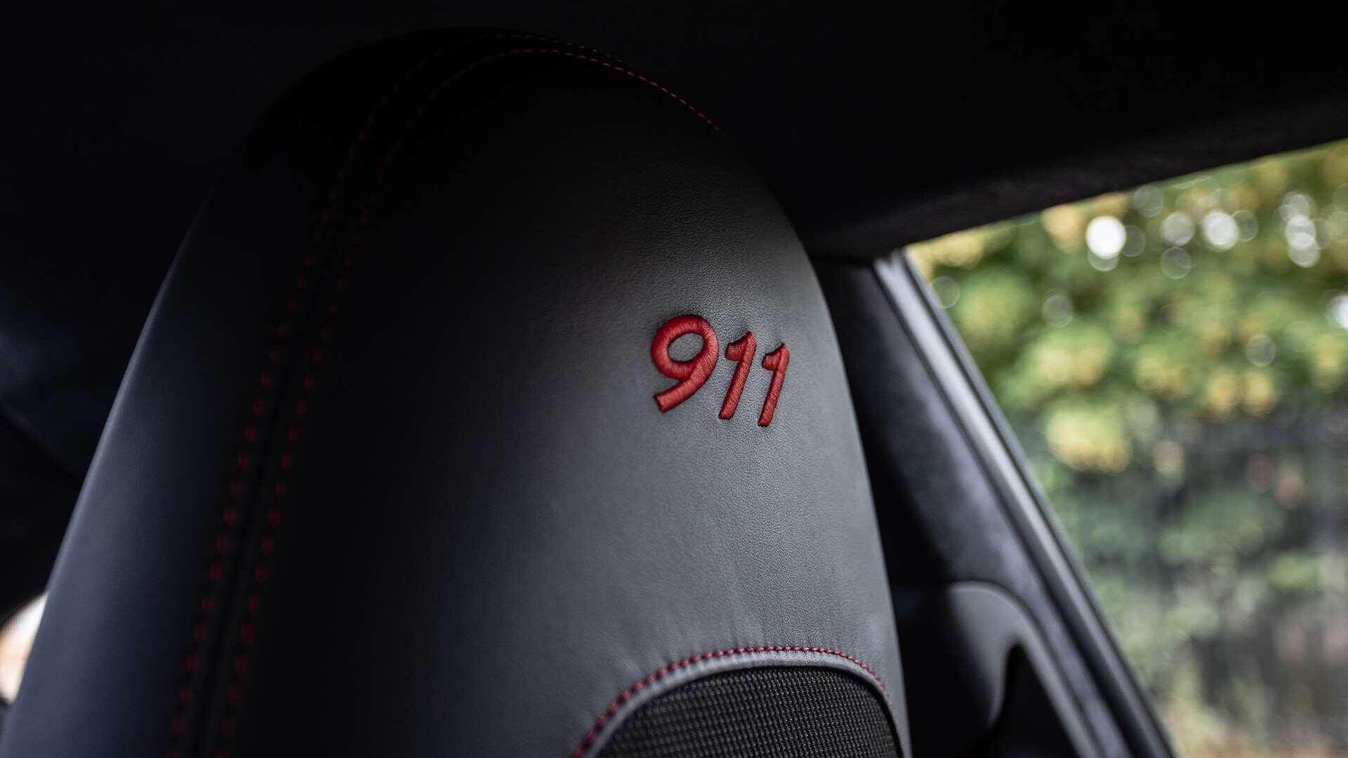 Porsche 911 view 15