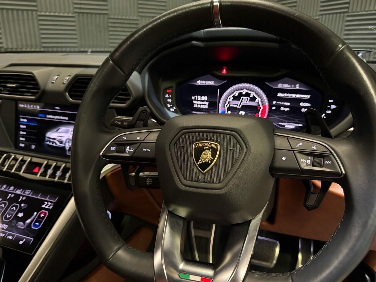 Lamborghini Urus view 19