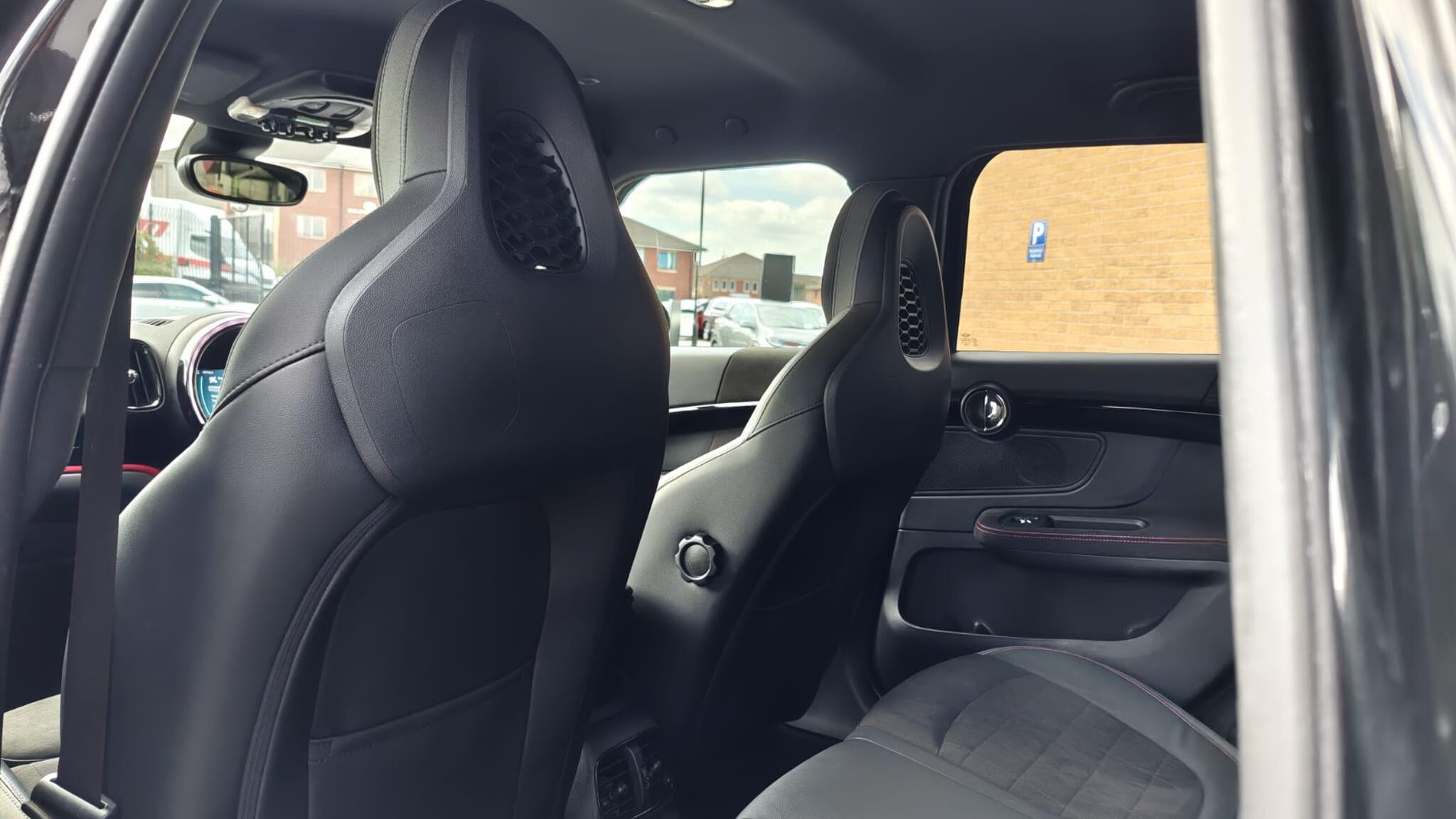 Mini Countryman view 22