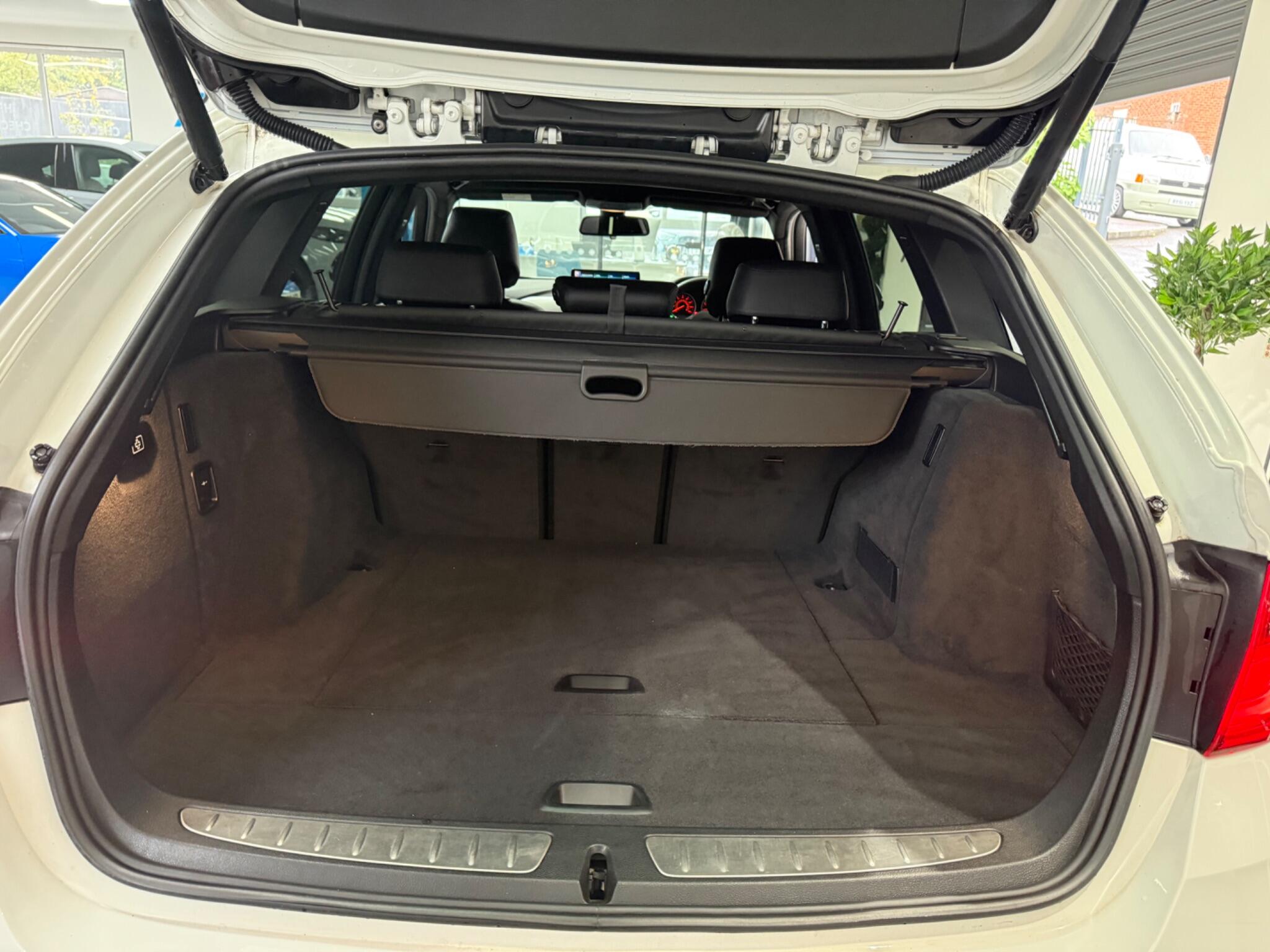BMW 3 Series view 28