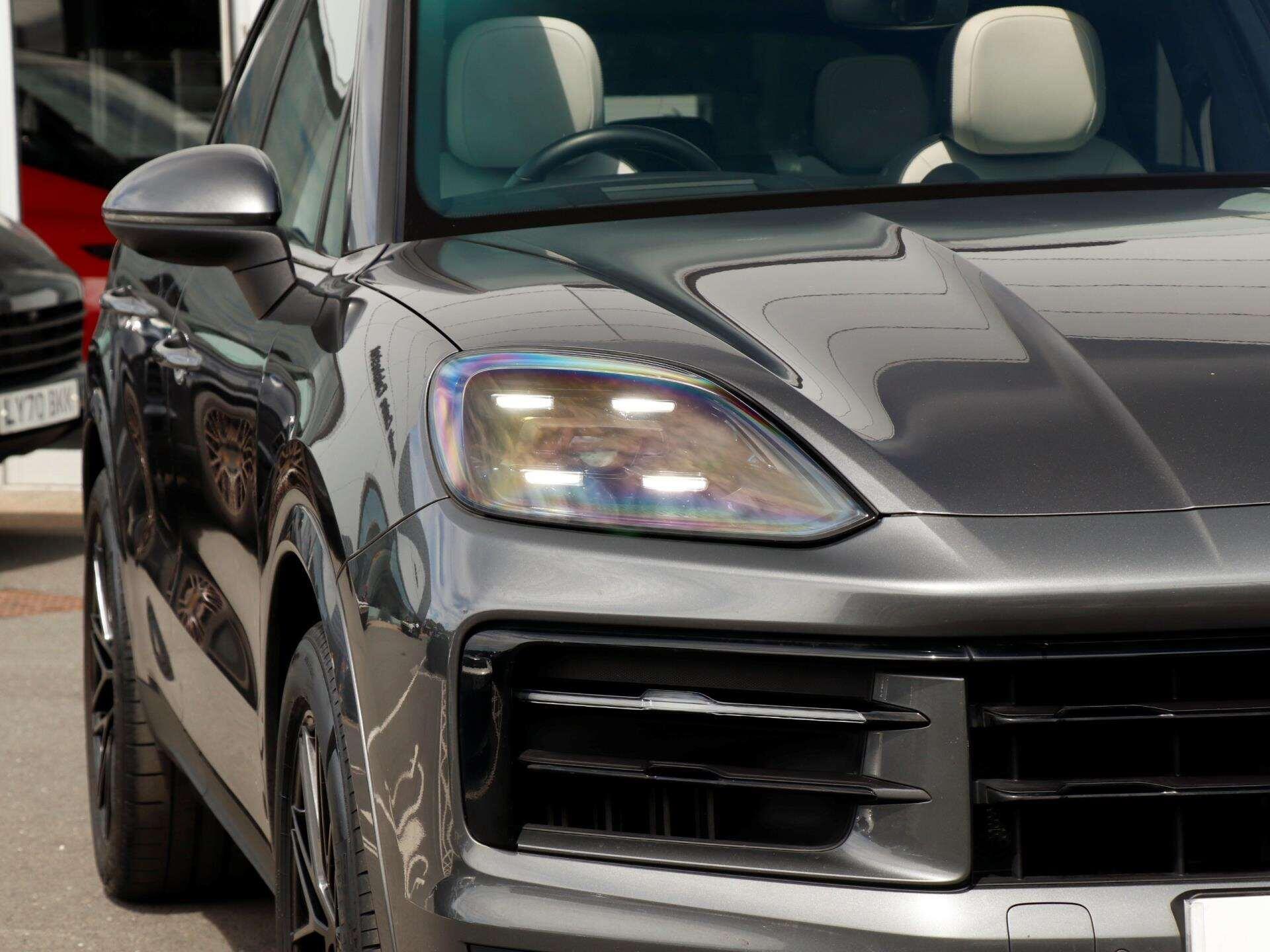 Porsche Cayenne view 31