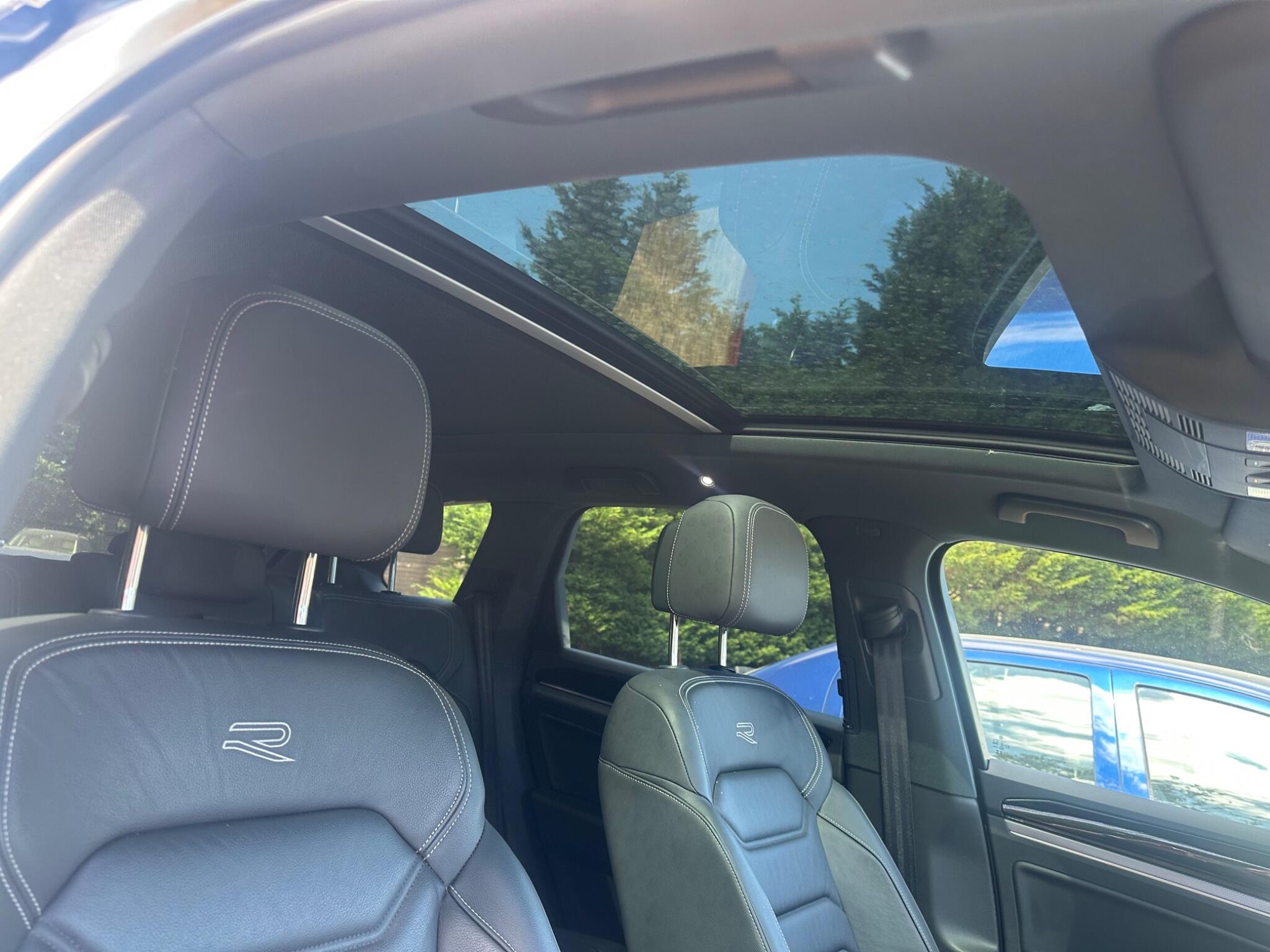 Volkswagen Touareg view 11
