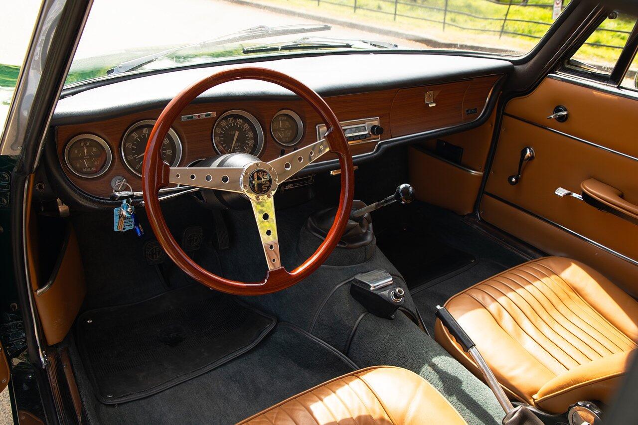 Alfa Romeo Giulia view 5