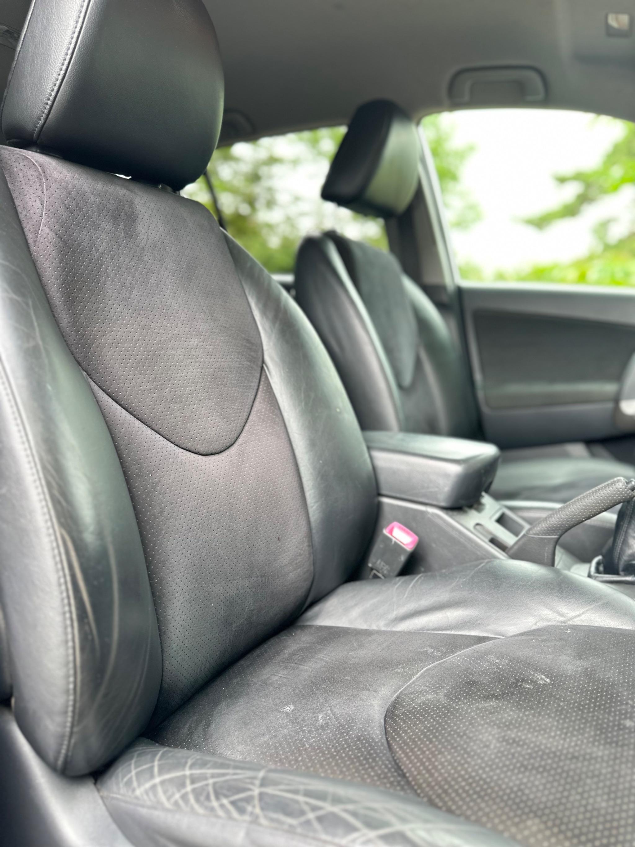 2010 Toyota RAV4 image 19