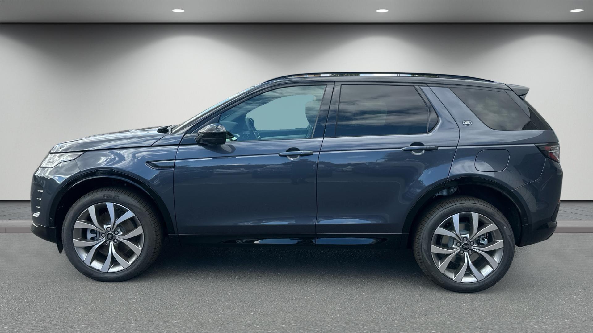 Land Rover Discovery Sport view 6