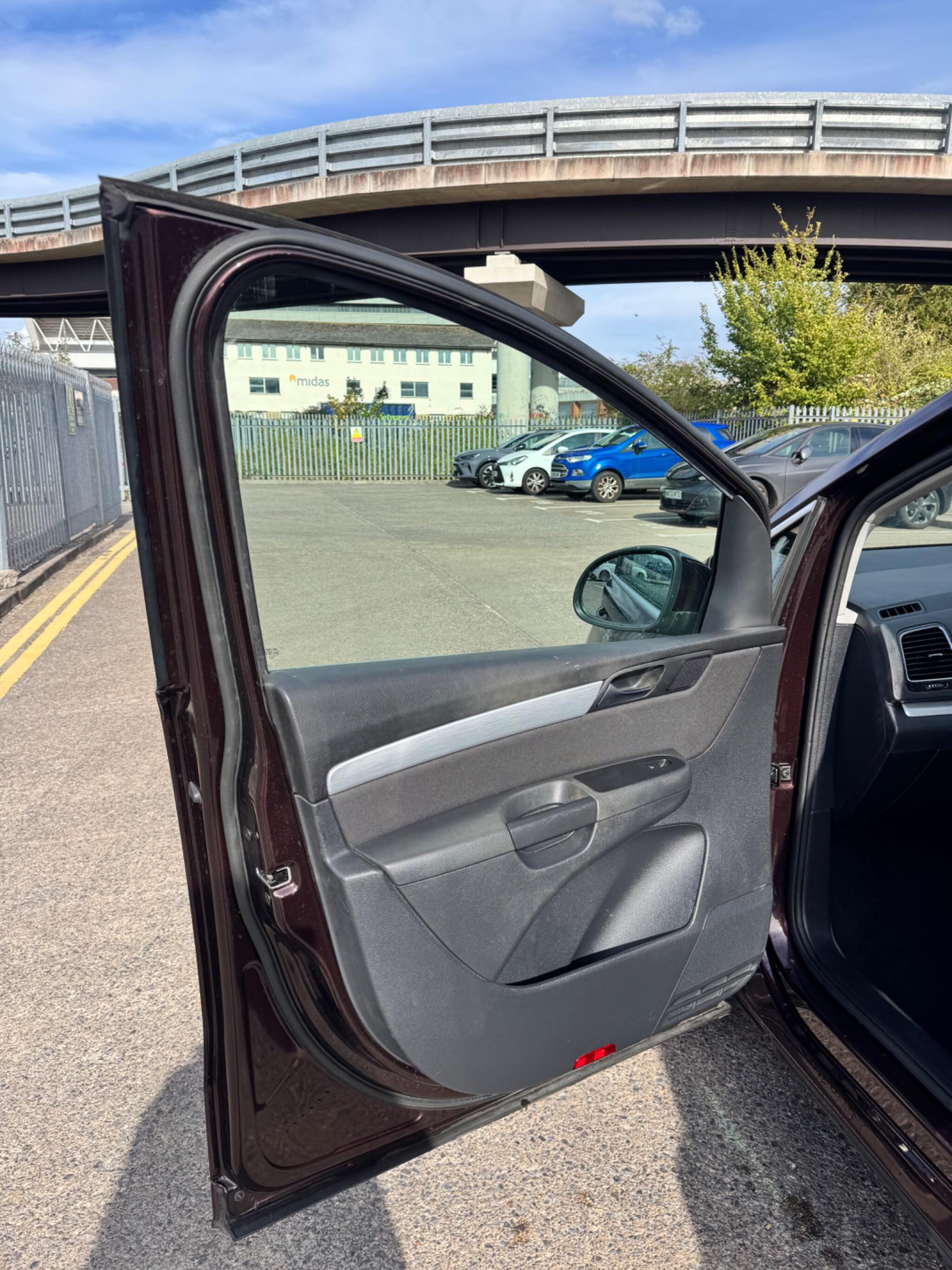 Volkswagen Sharan view 29