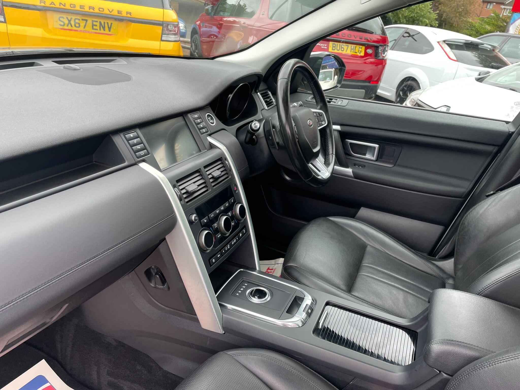 Land Rover Discovery Sport view 35