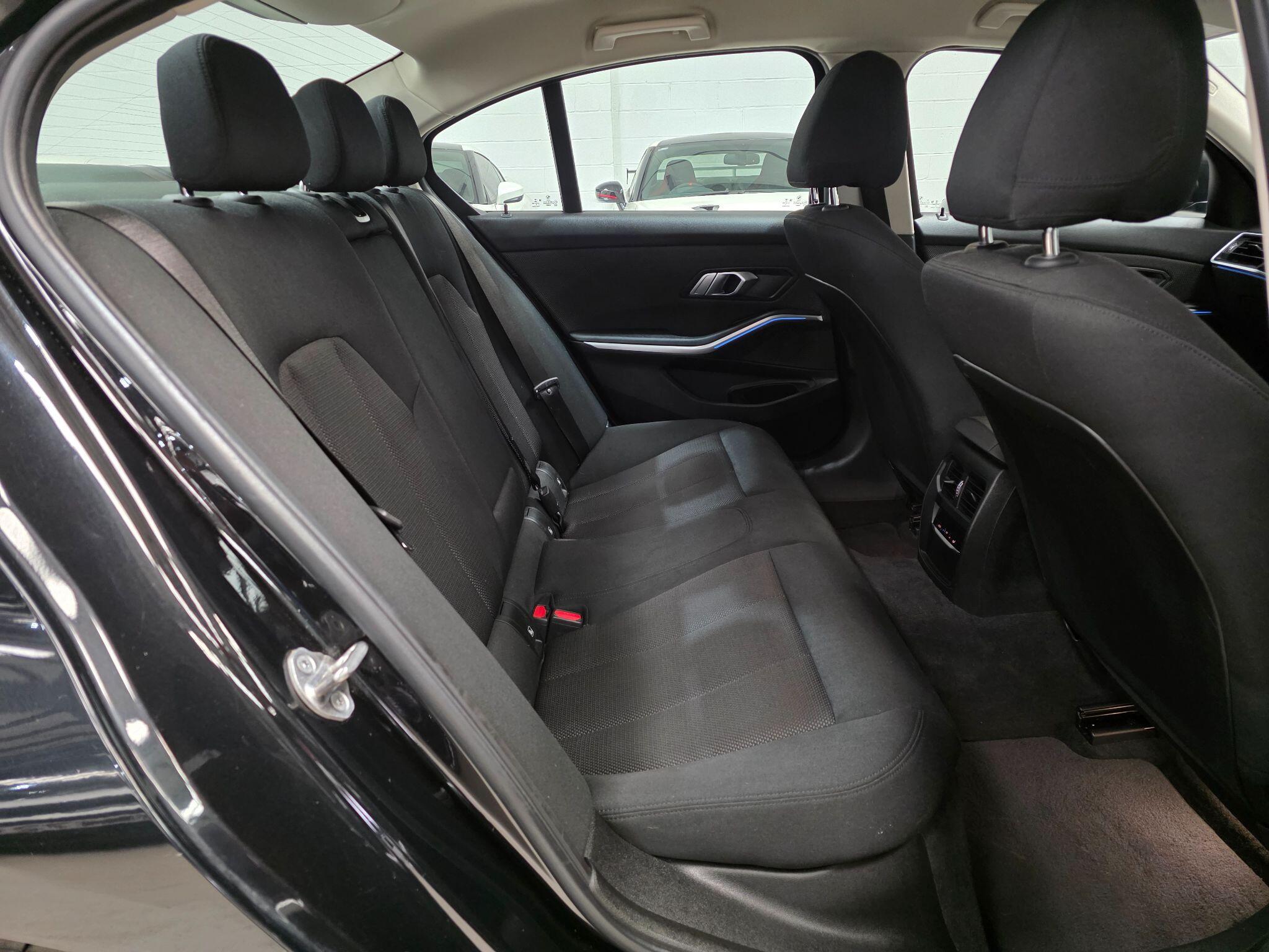 BMW 3 Series view 25