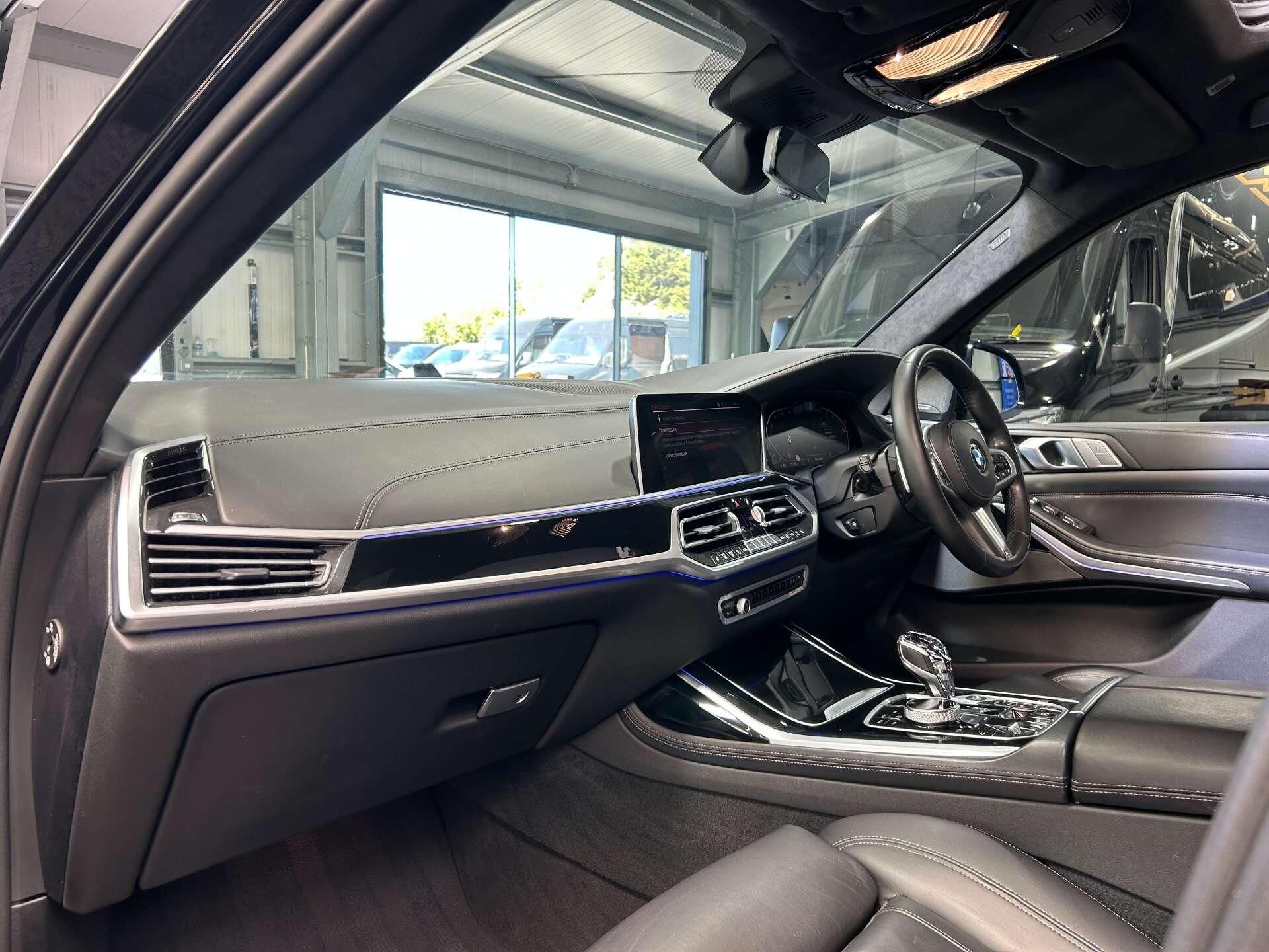 BMW X7 view 50