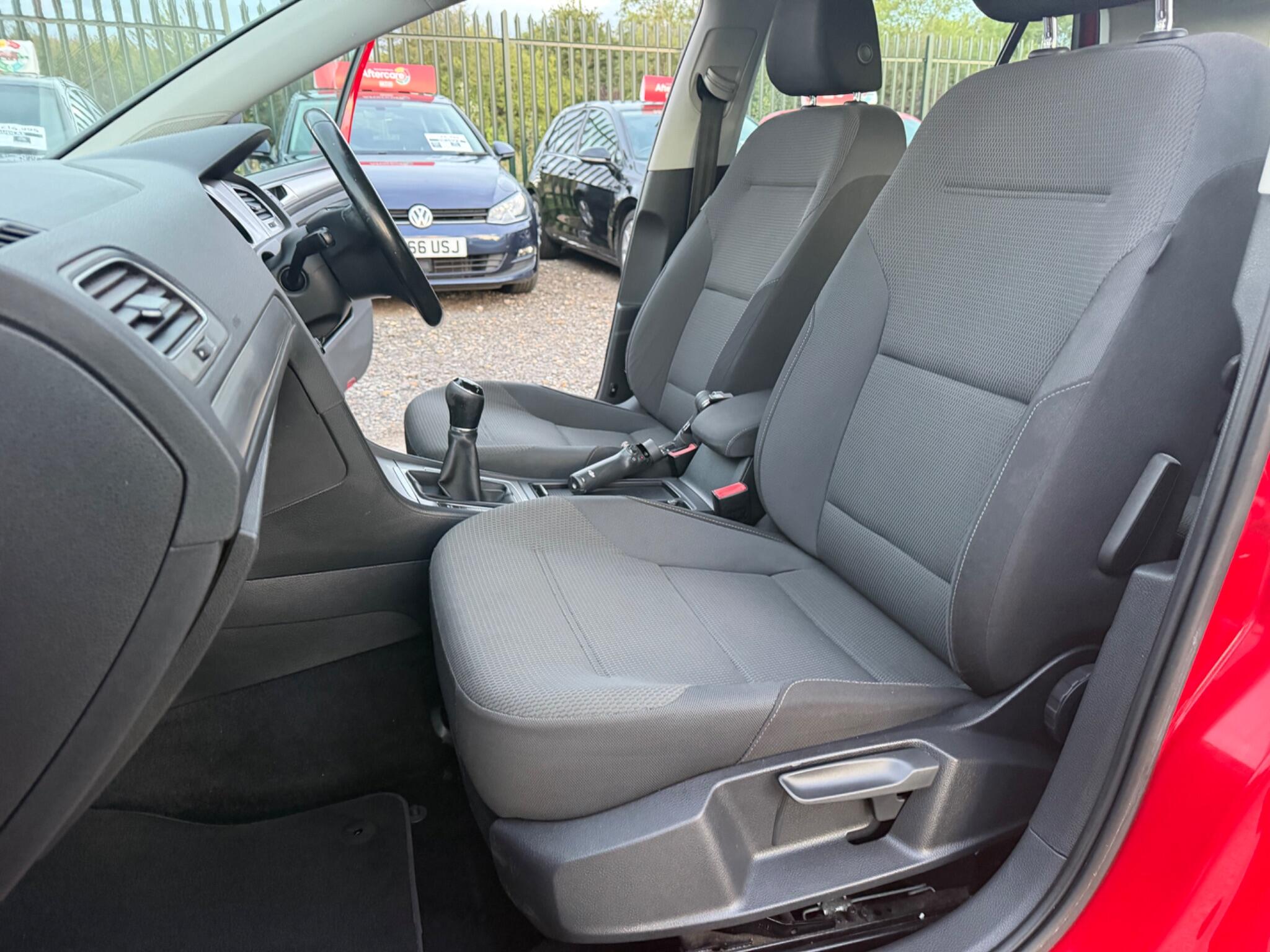 Volkswagen Golf view 59