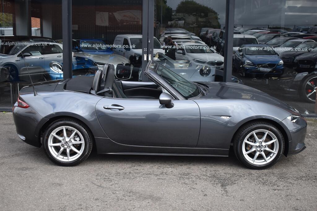 Mazda MX-5 view 16