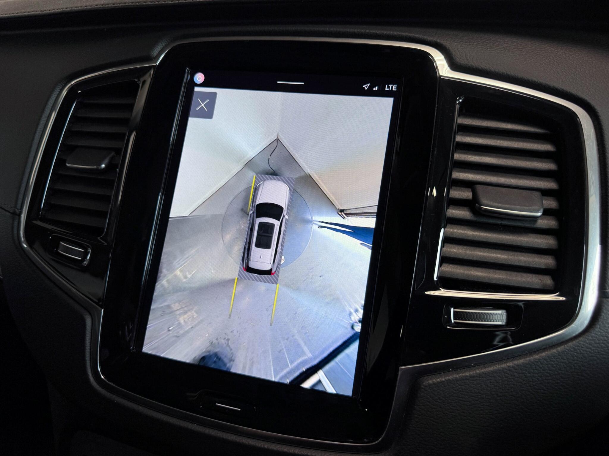 Volvo XC90 view 14