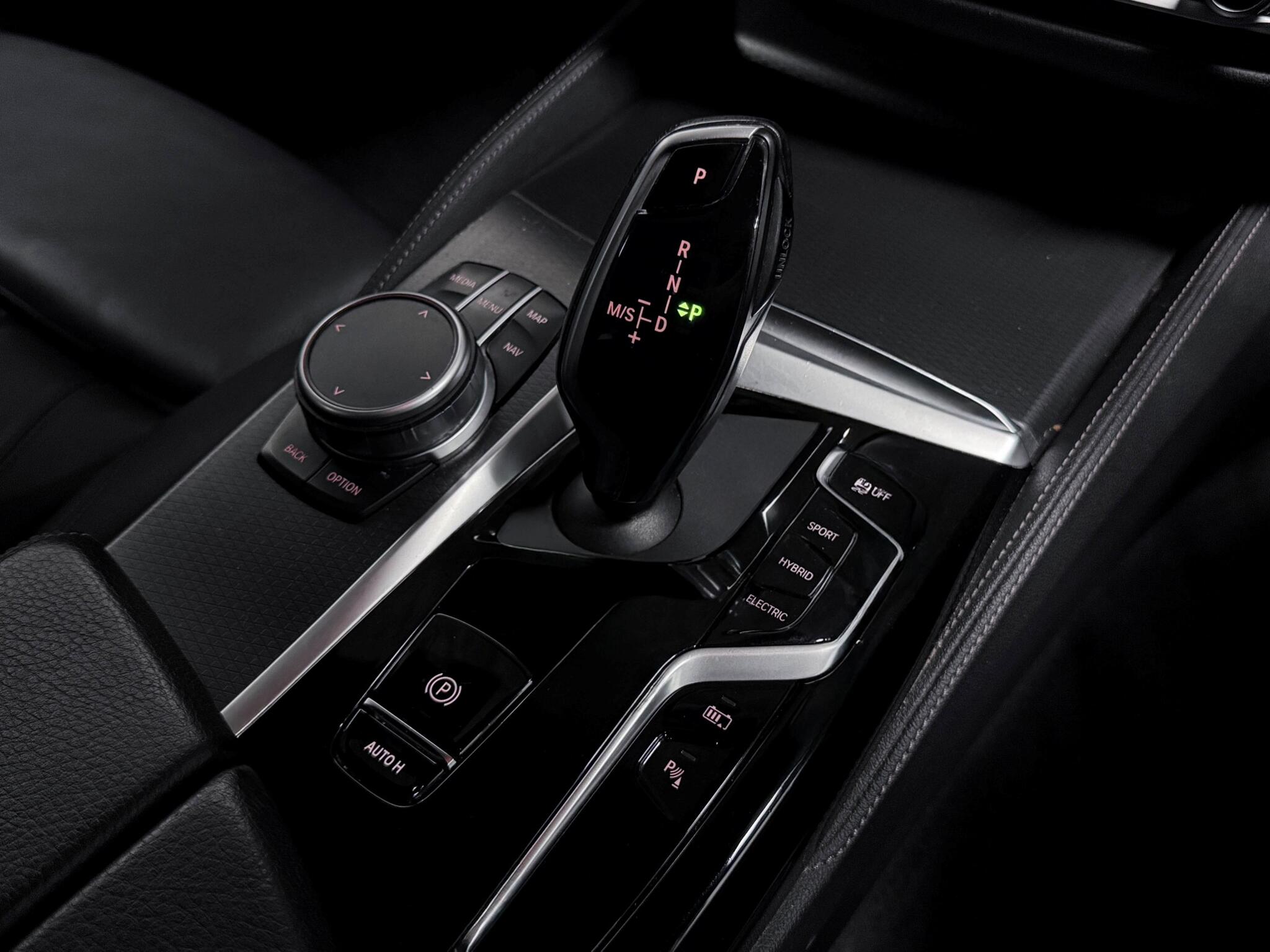 BMW 5 Series view 32