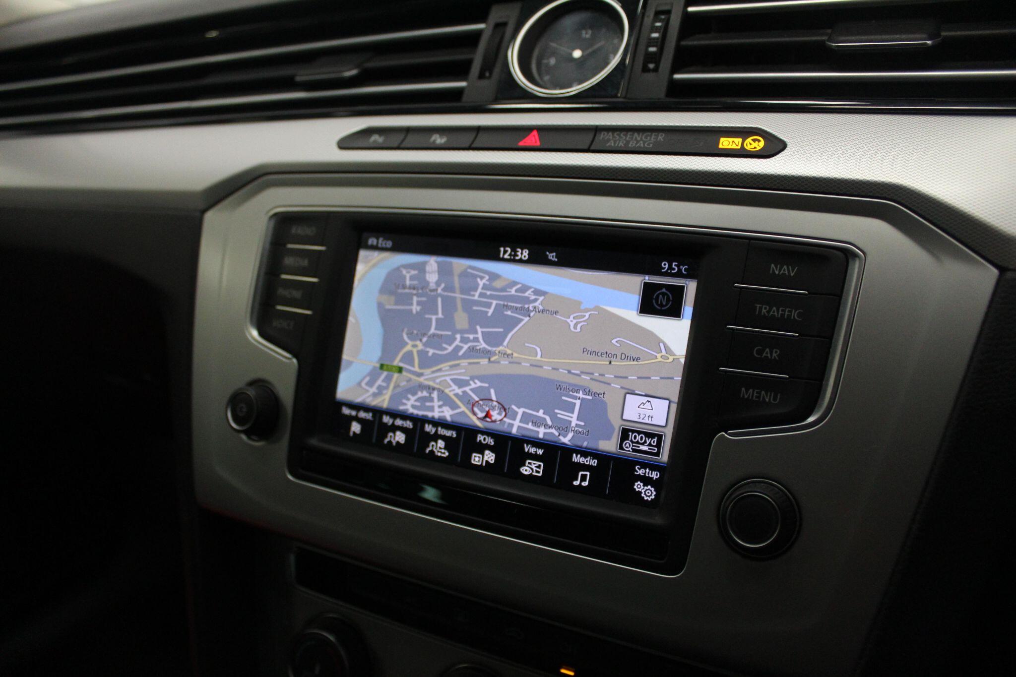 Volkswagen Passat view 38