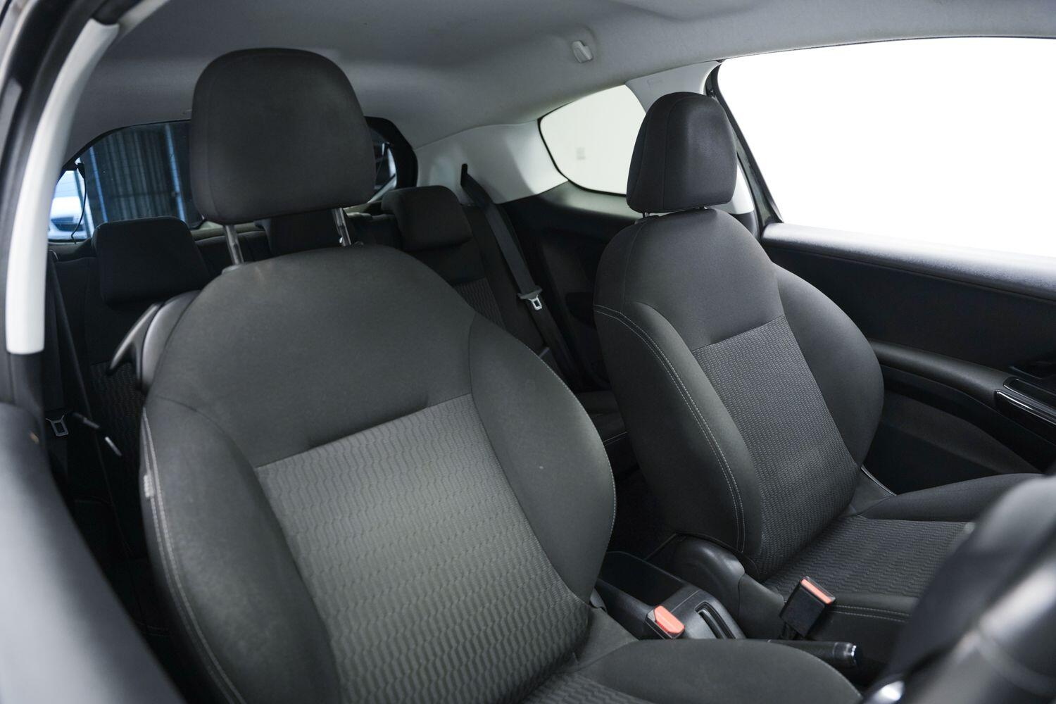 Peugeot 208 view 12