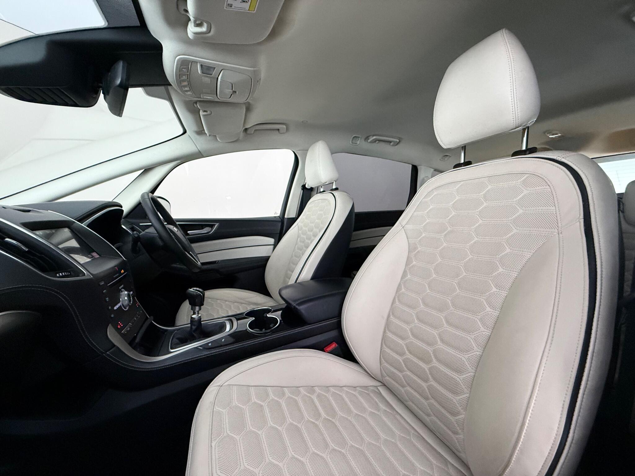 Ford S-Max view 14