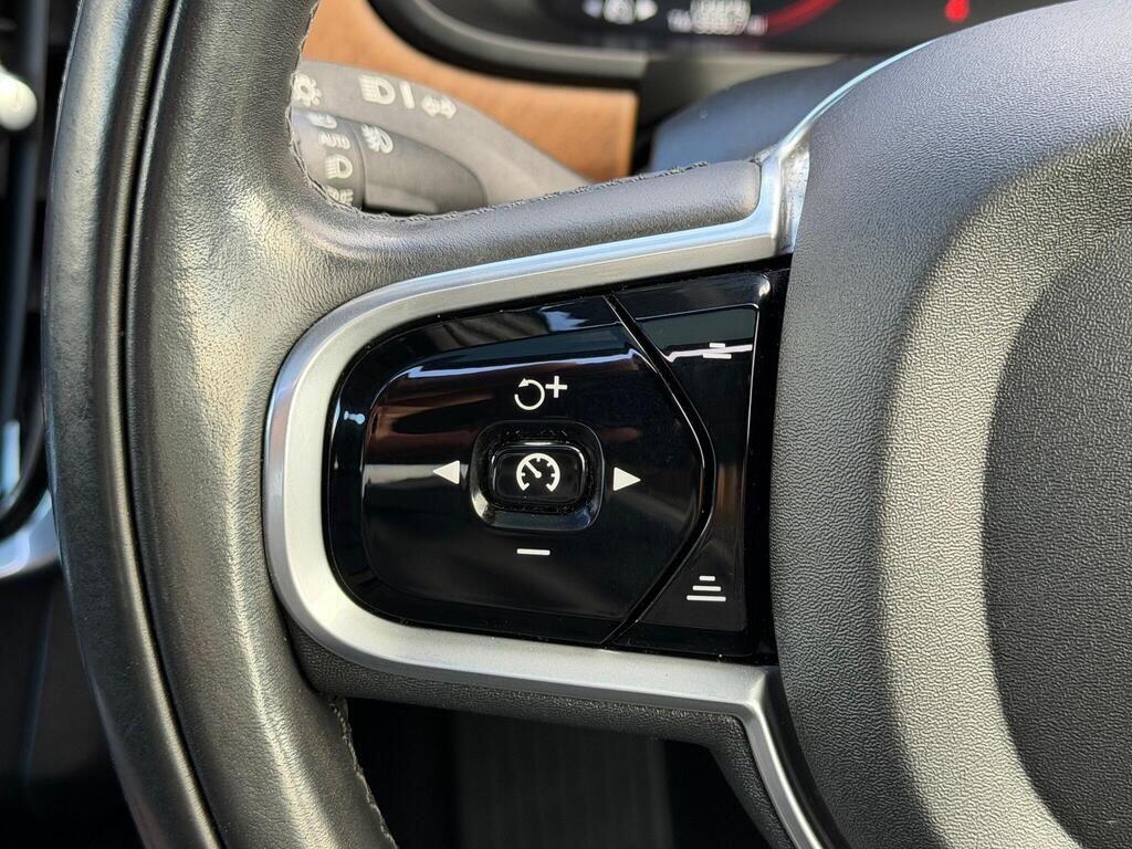 Volvo S90 view 28