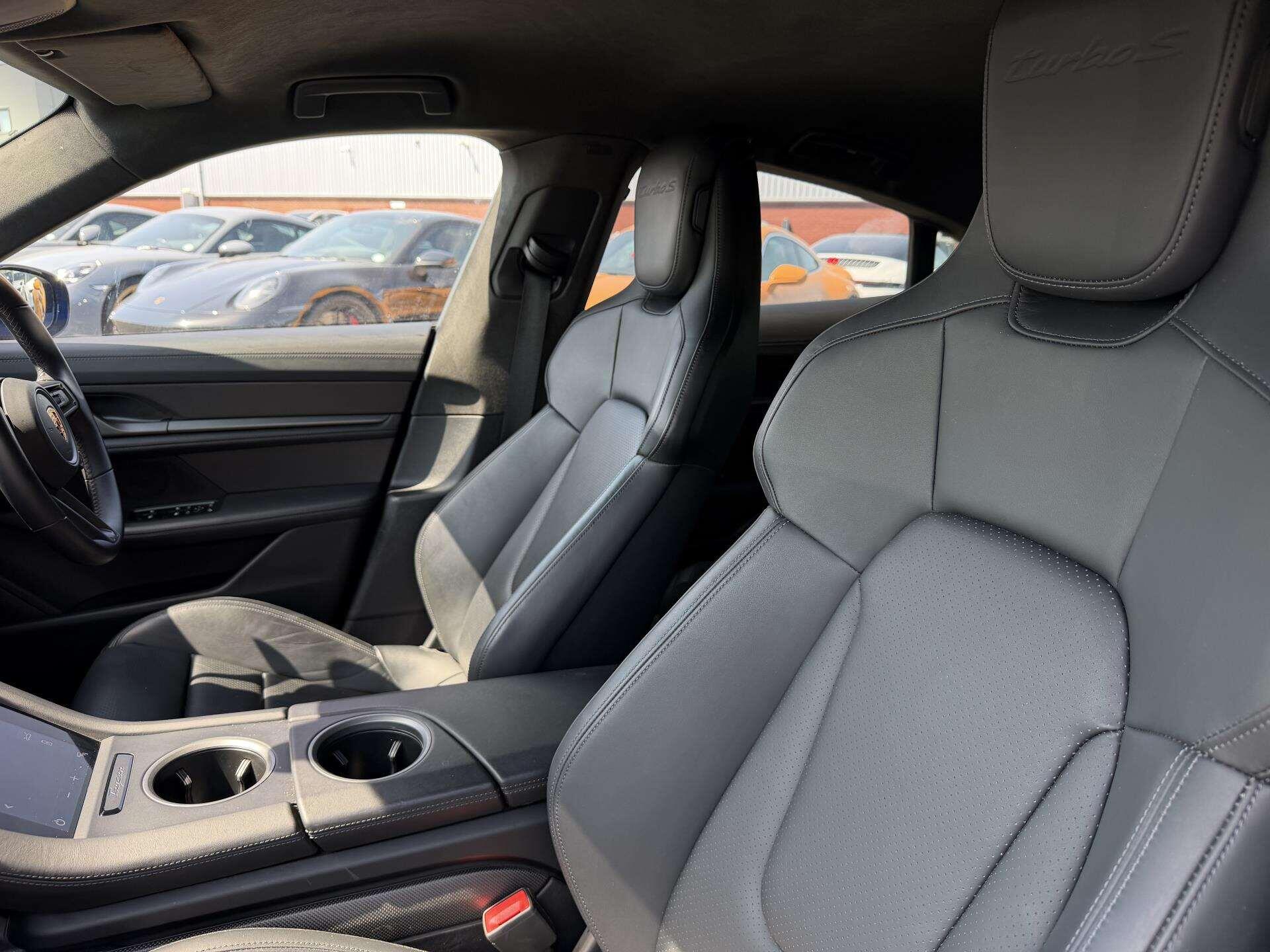 Porsche Taycan view 17