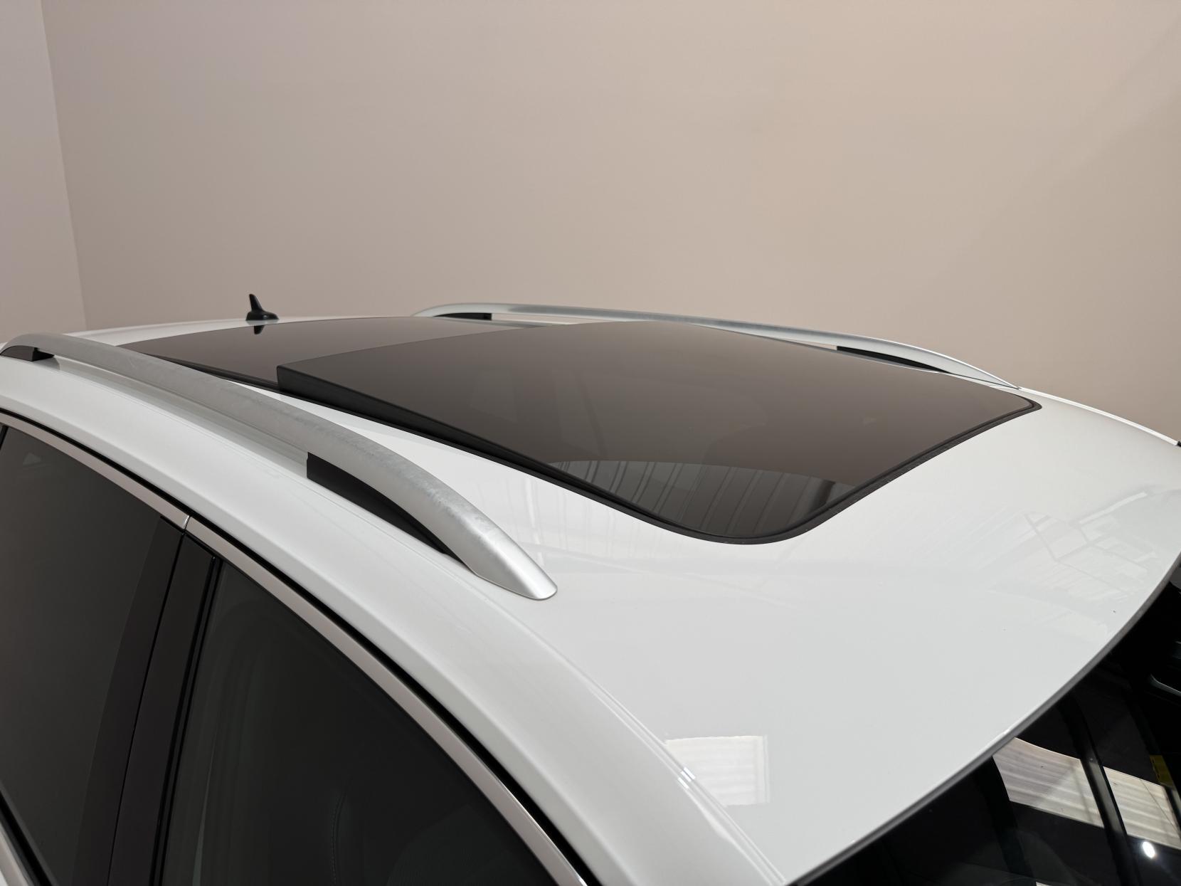 Volkswagen Tiguan view 2
