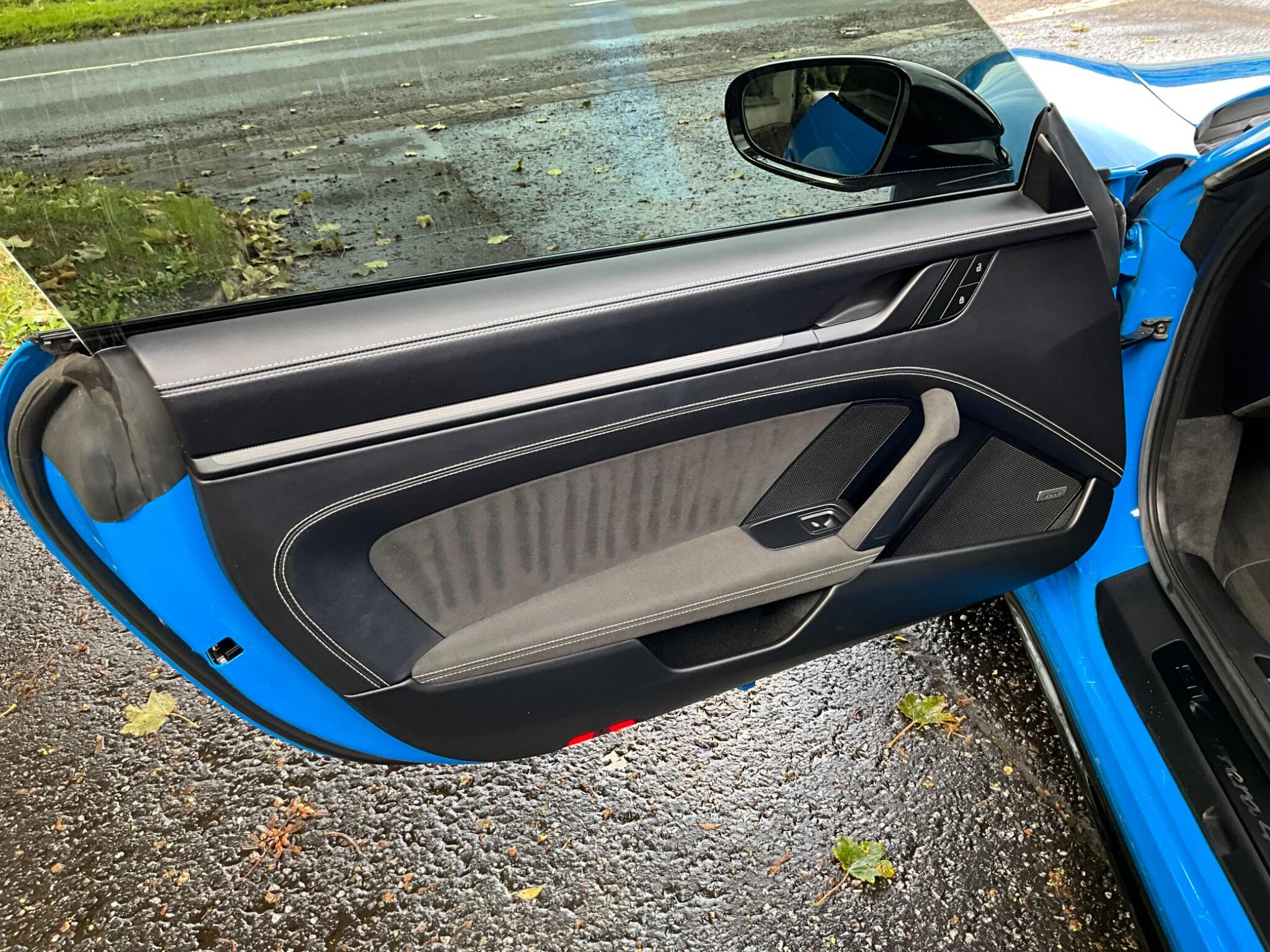 Porsche 911 view 14