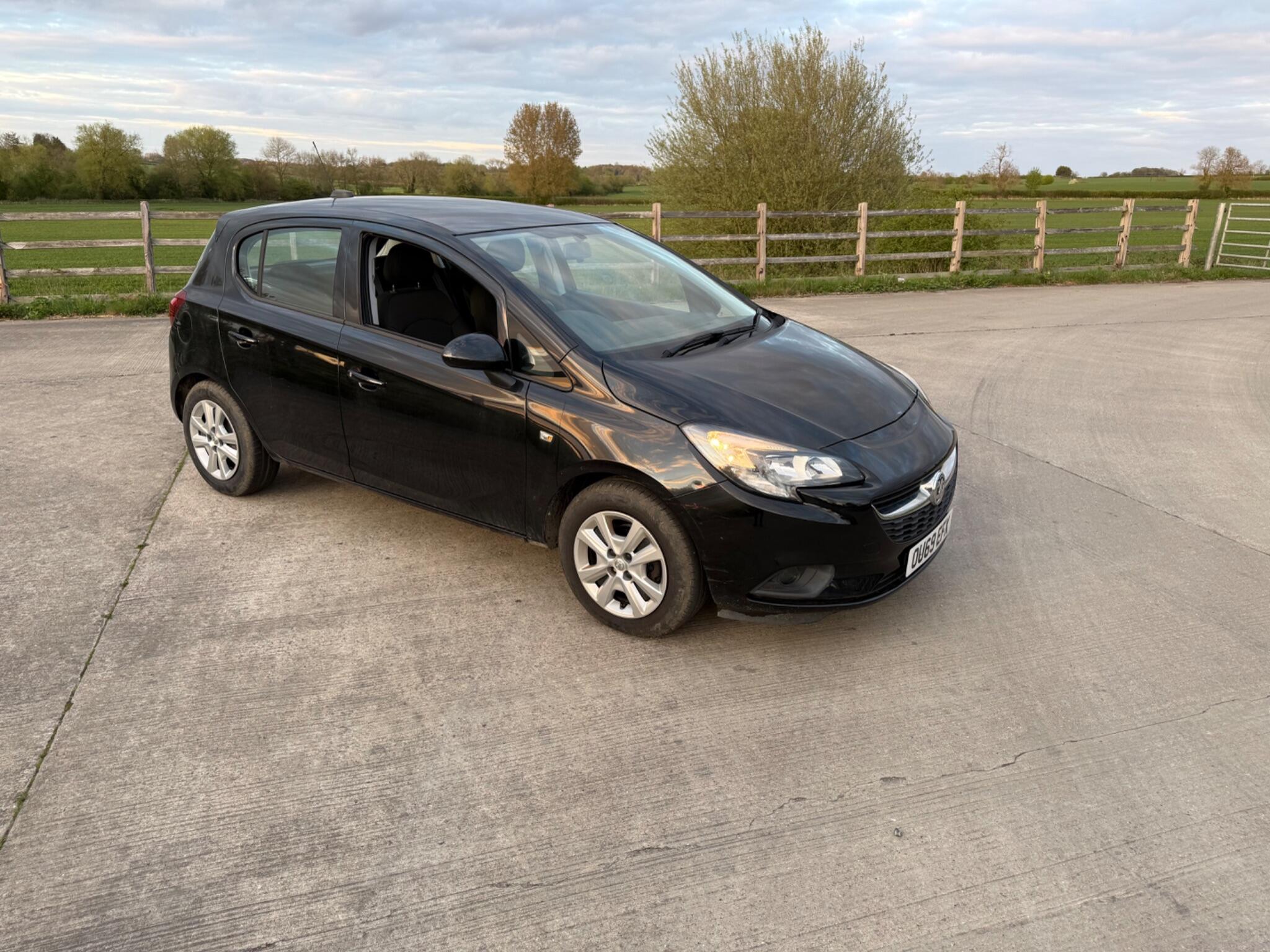 Vauxhall Corsa 1.4i Design Euro 6 (s/s) 5dr — photo 8 of 104