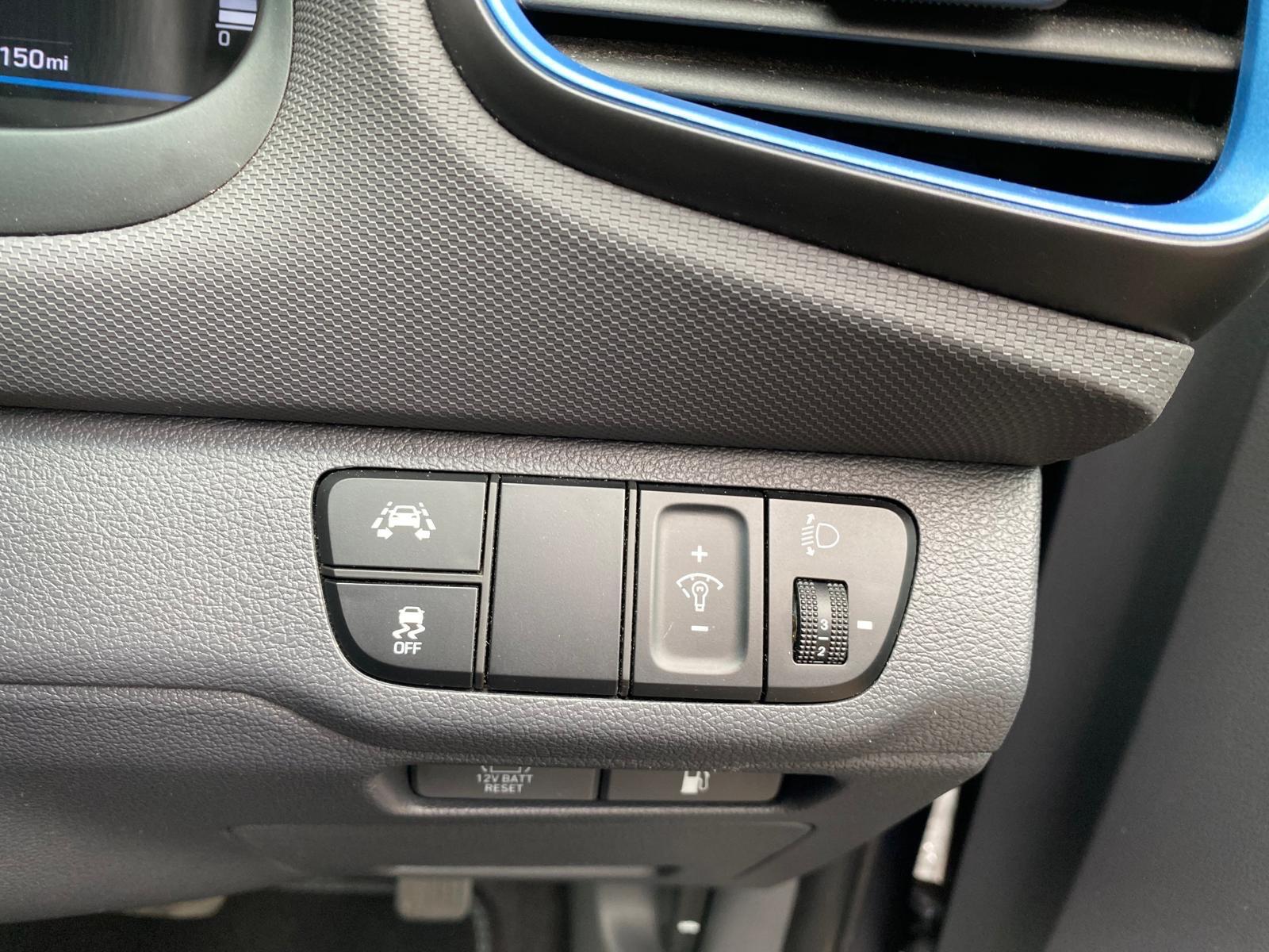 Hyundai Ioniq view 32