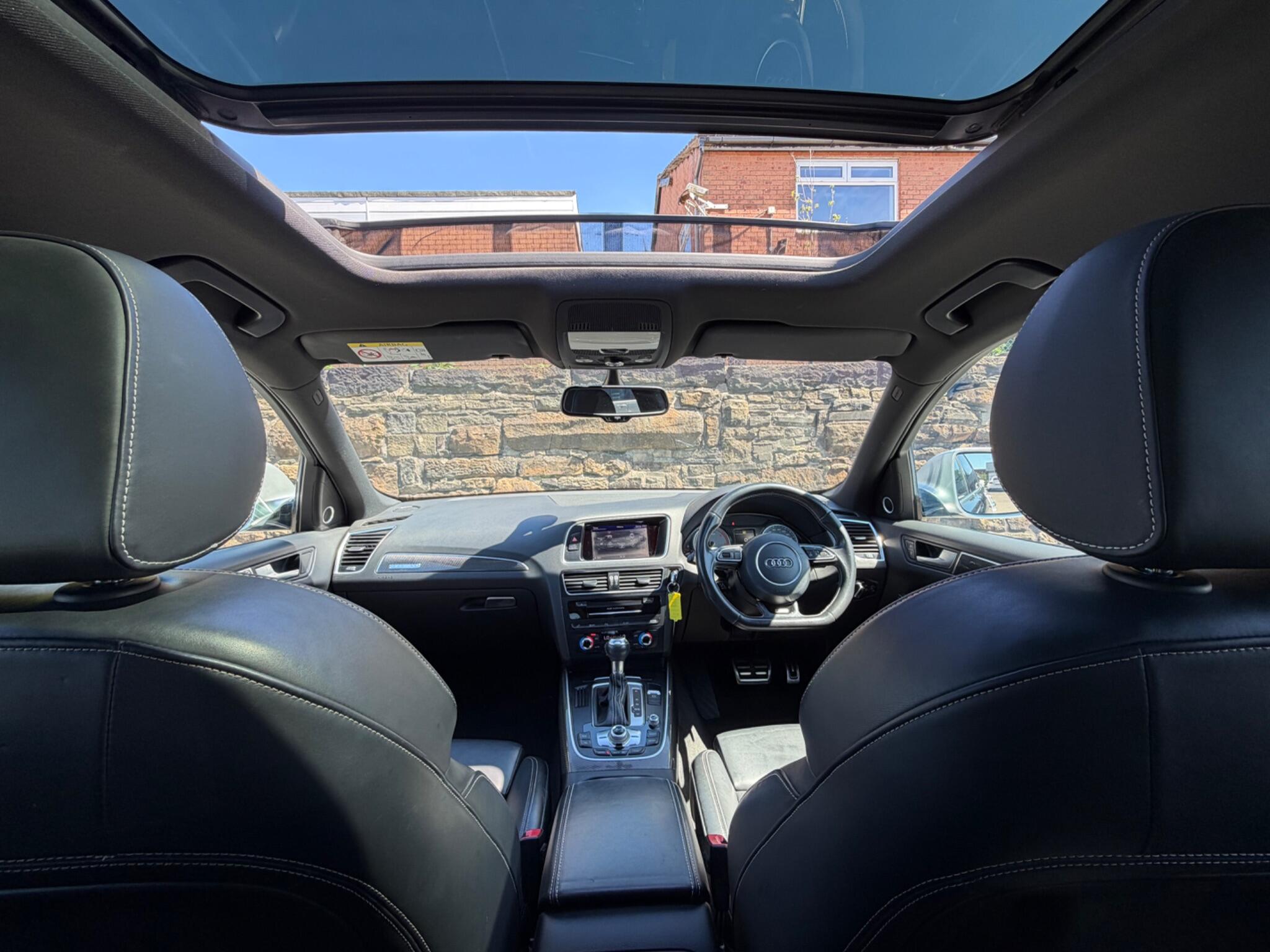 Audi SQ5 view 11