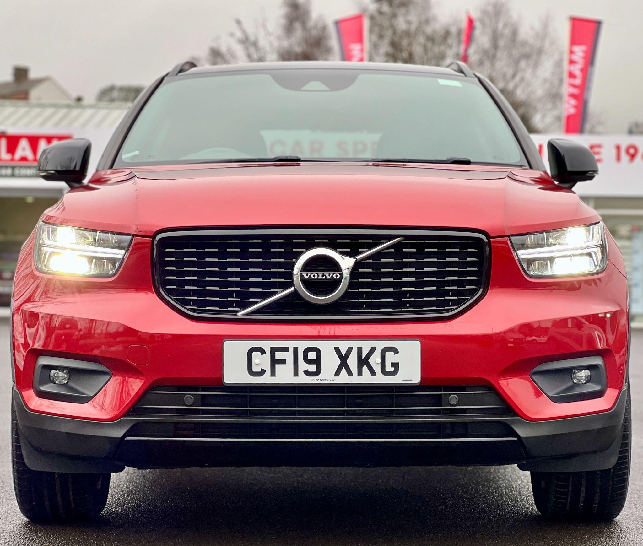 Volvo XC40 view 2