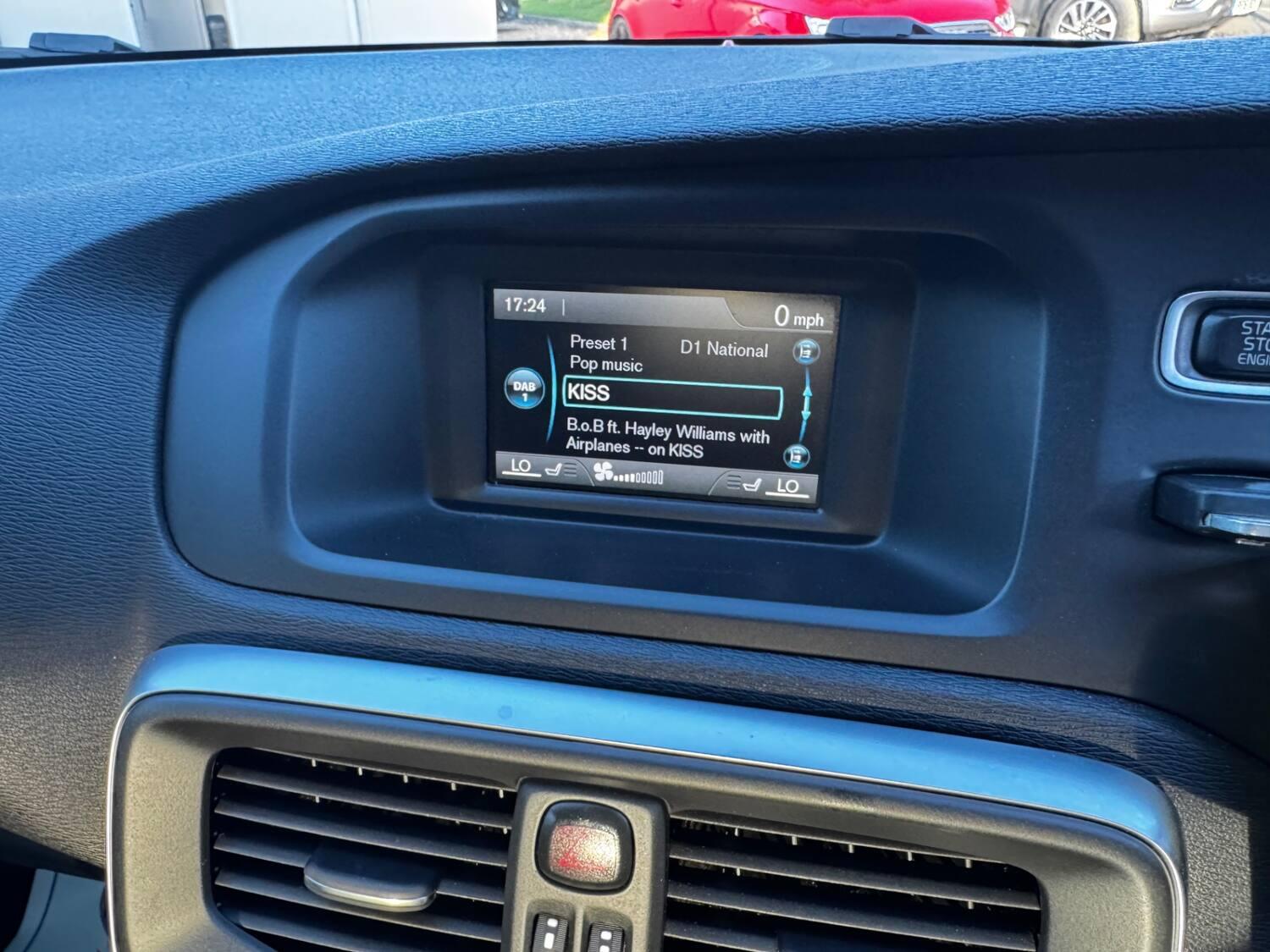 Volvo V40 view 26
