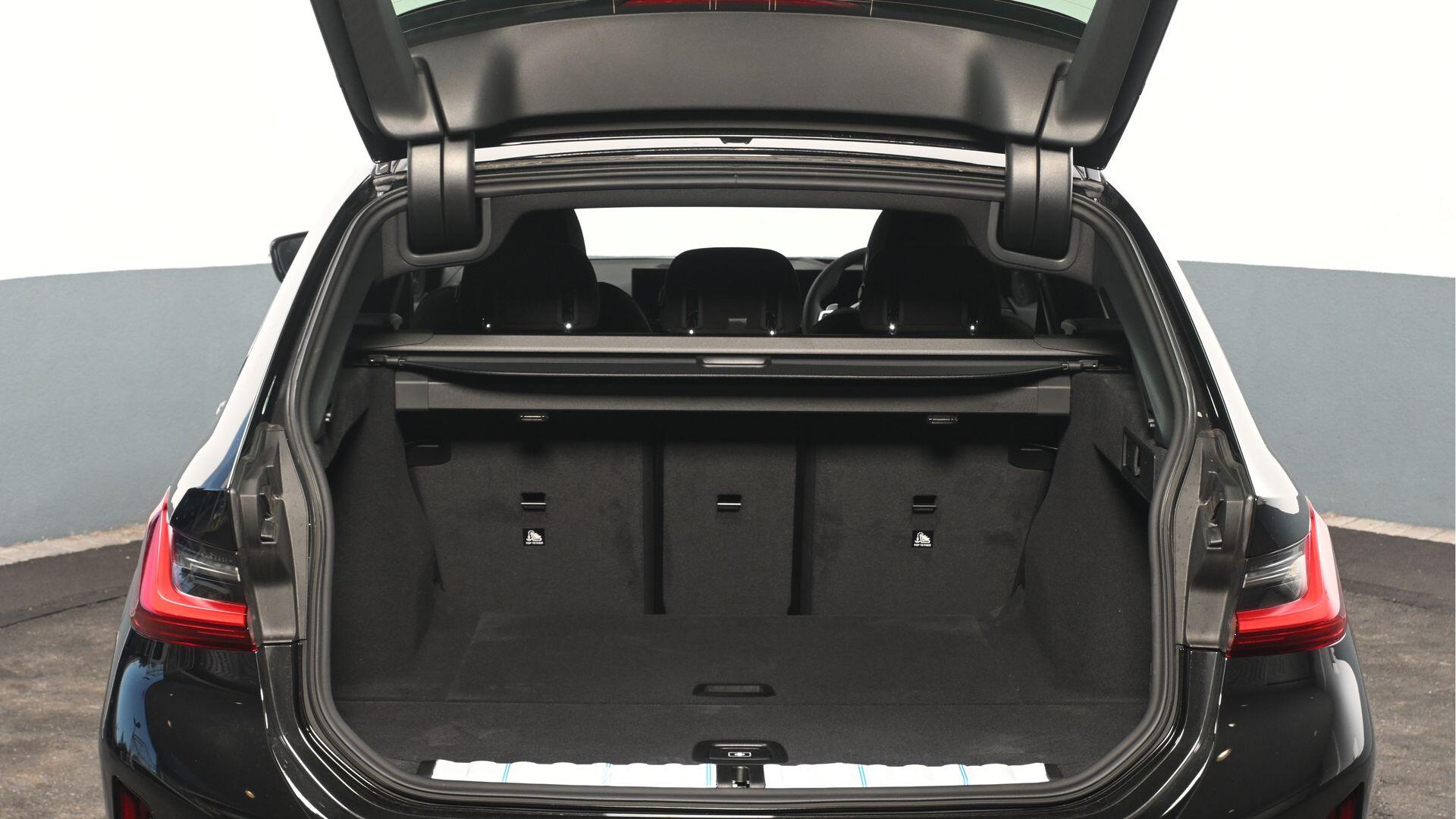 BMW 3 Series view 13